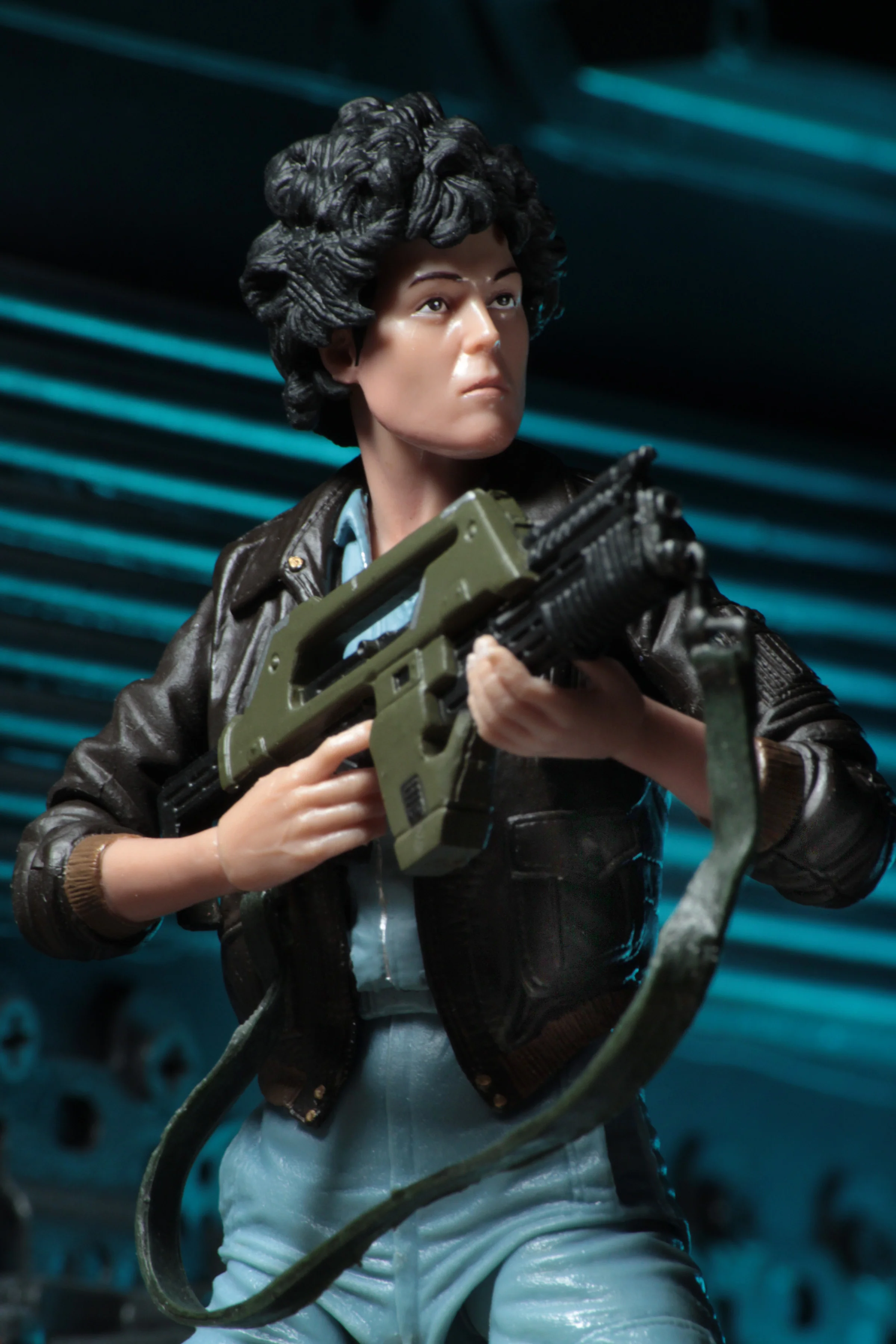 Aliens - Series 12 - Ripley 7" Scale Action Figure (Bomber Jacket Version) - Image 3