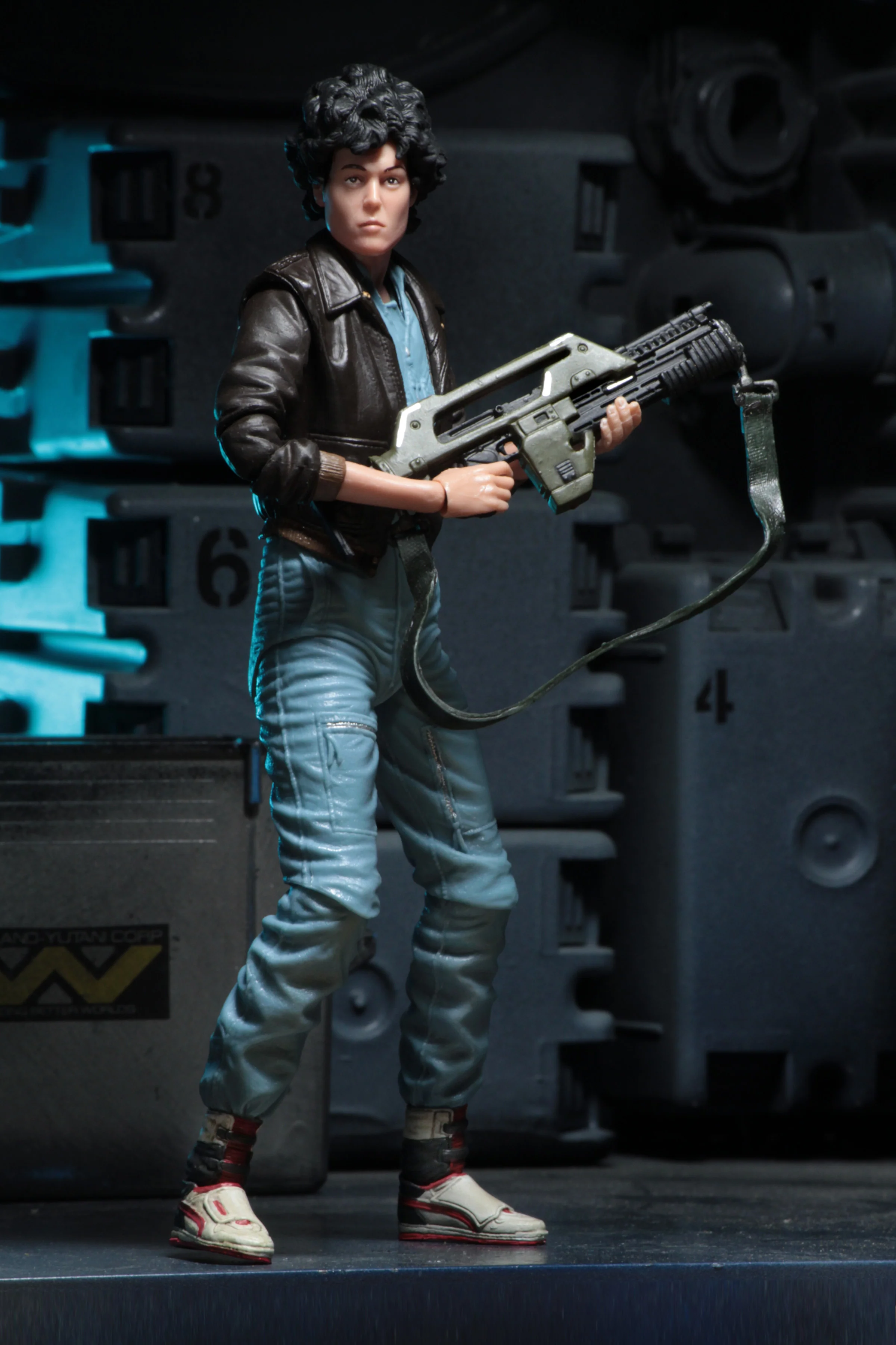 Aliens - Series 12 - Ripley 7" Scale Action Figure (Bomber Jacket Version) - Image 5
