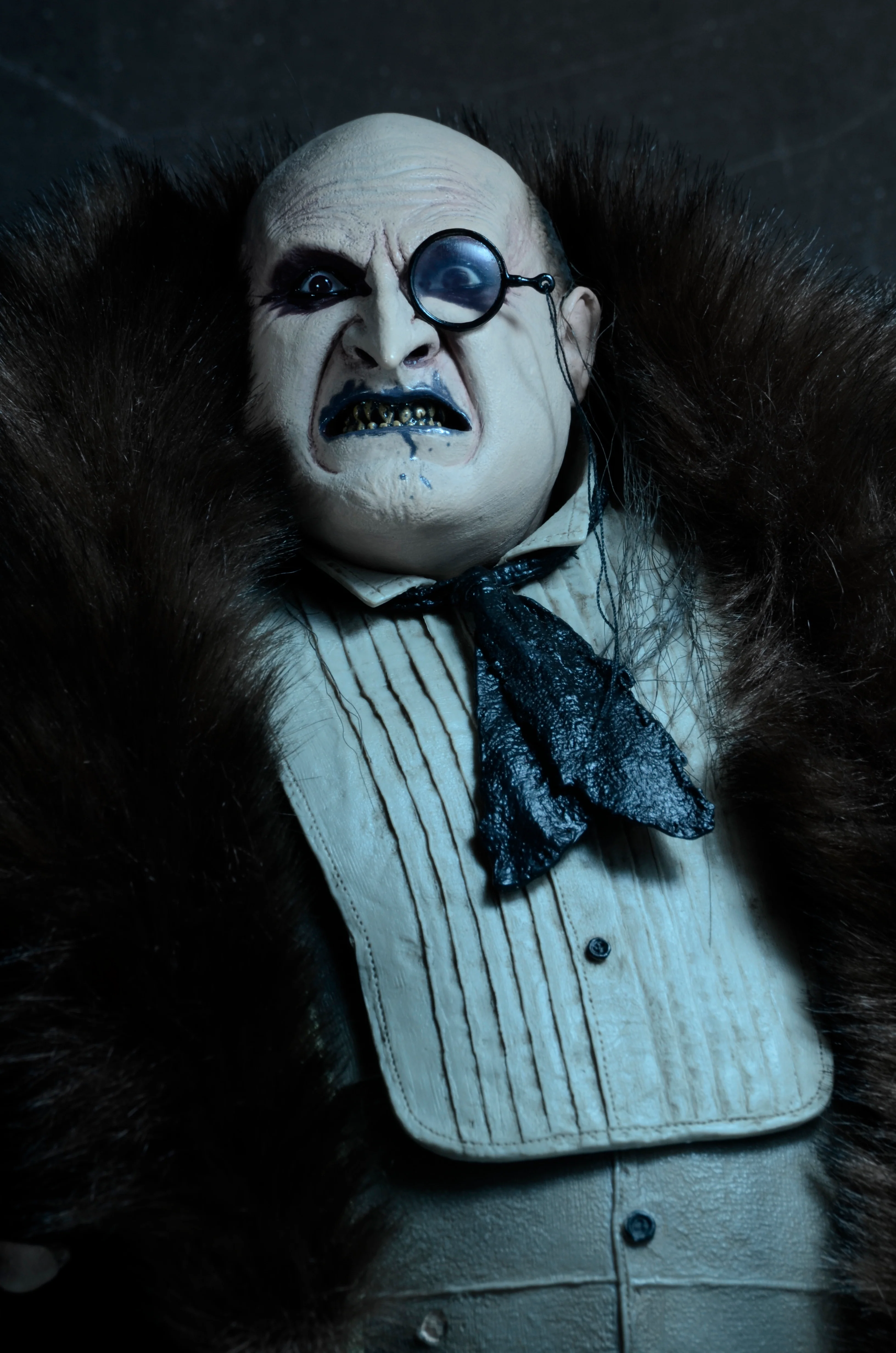 Batman Returns - 1/4 Scale Action Figure - Penguin (Danny Devito) - Image 9