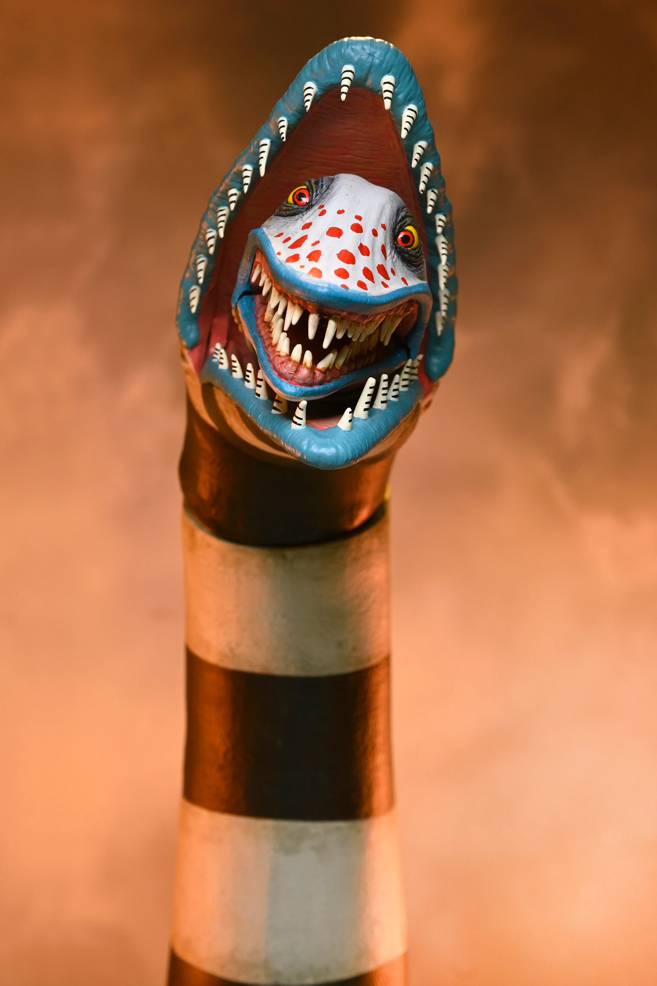 Beetlejuice Beetlejuice - Ultimate Matador Beetlejuice & Sandworm 7" Scale Action Figure 2-Pack - Image 10