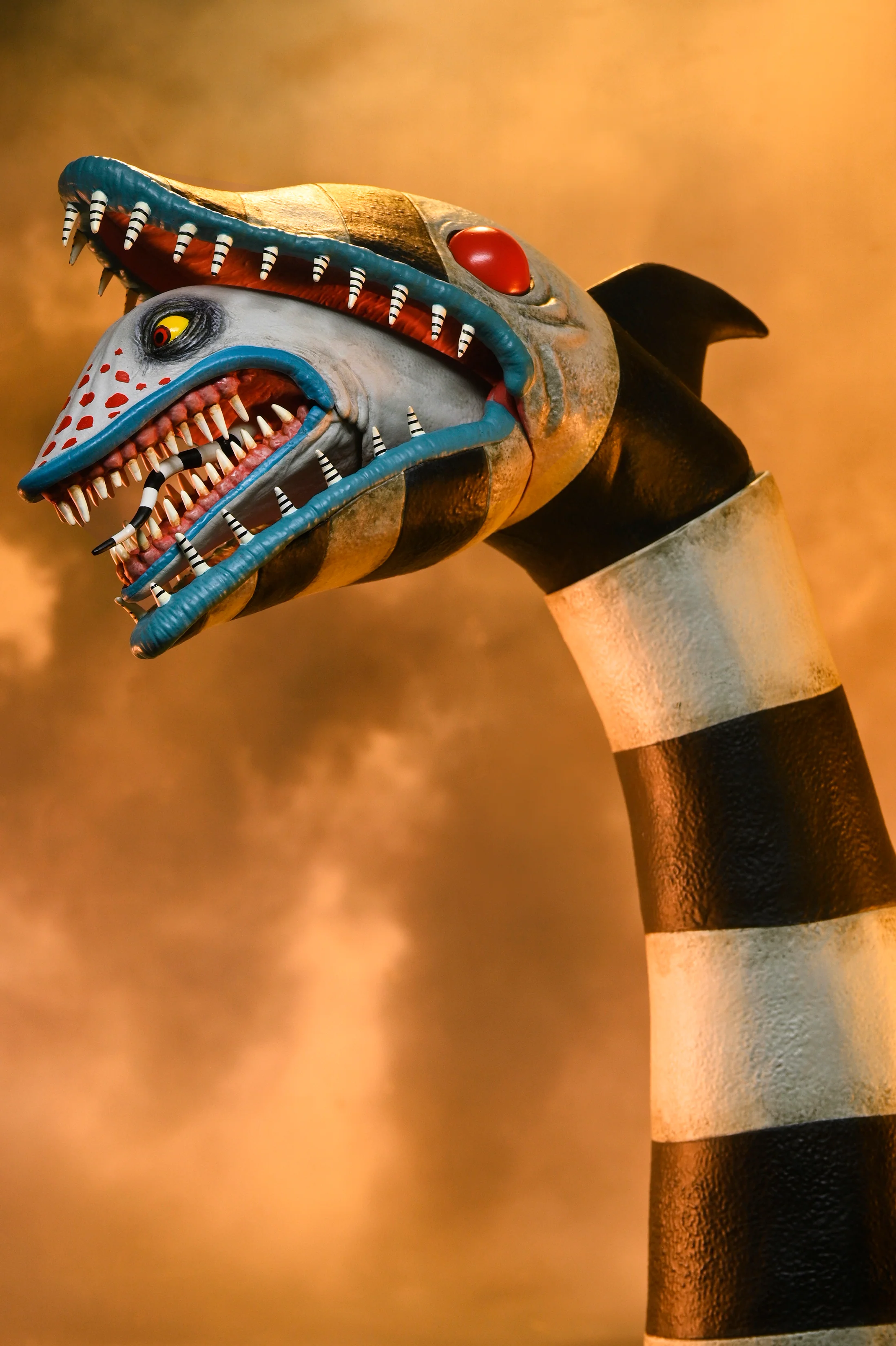 Beetlejuice Beetlejuice - Ultimate Matador Beetlejuice & Sandworm 7" Scale Action Figure 2-Pack - Image 11