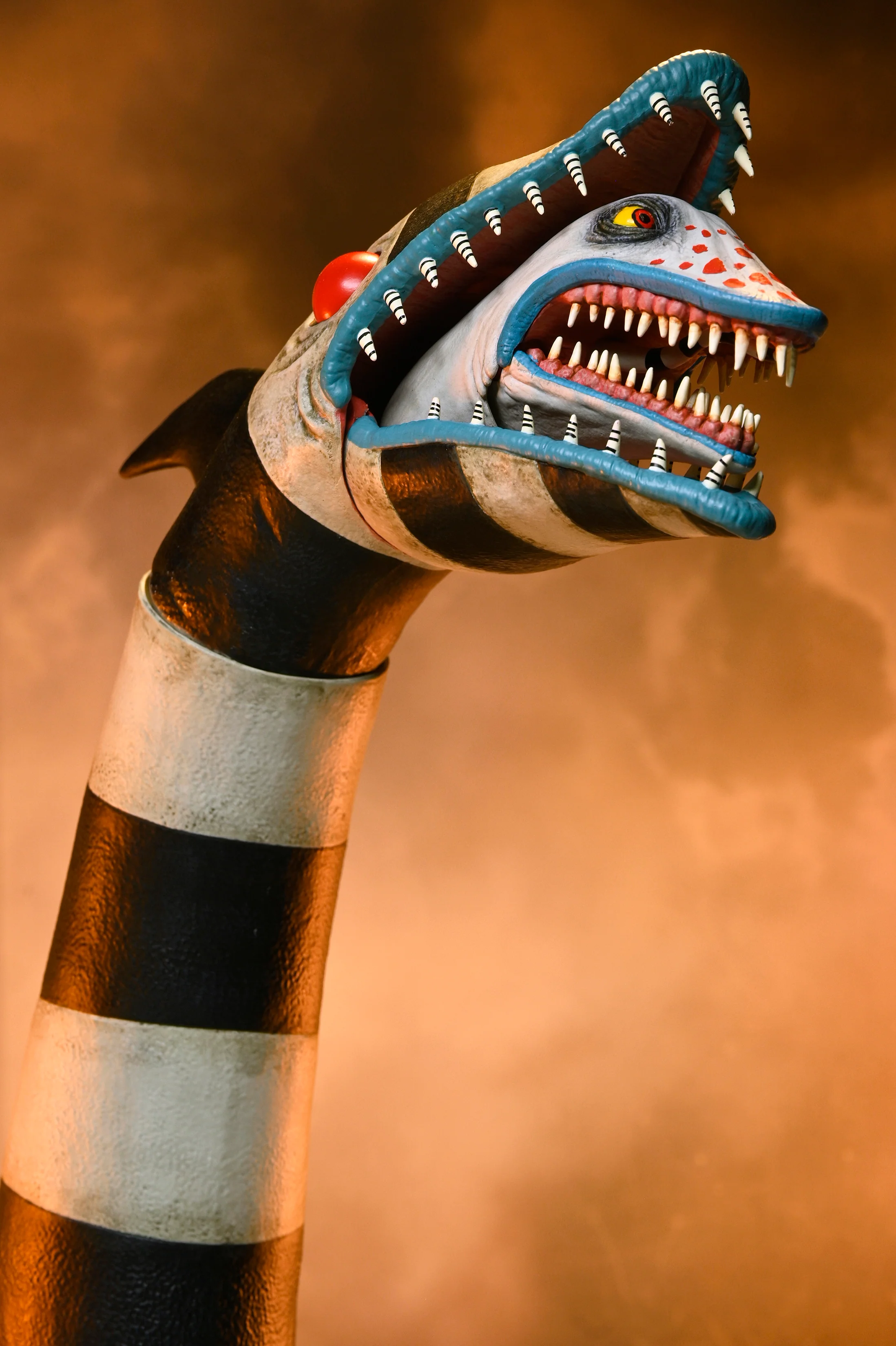 Beetlejuice Beetlejuice - Ultimate Matador Beetlejuice & Sandworm 7" Scale Action Figure 2-Pack - Image 8
