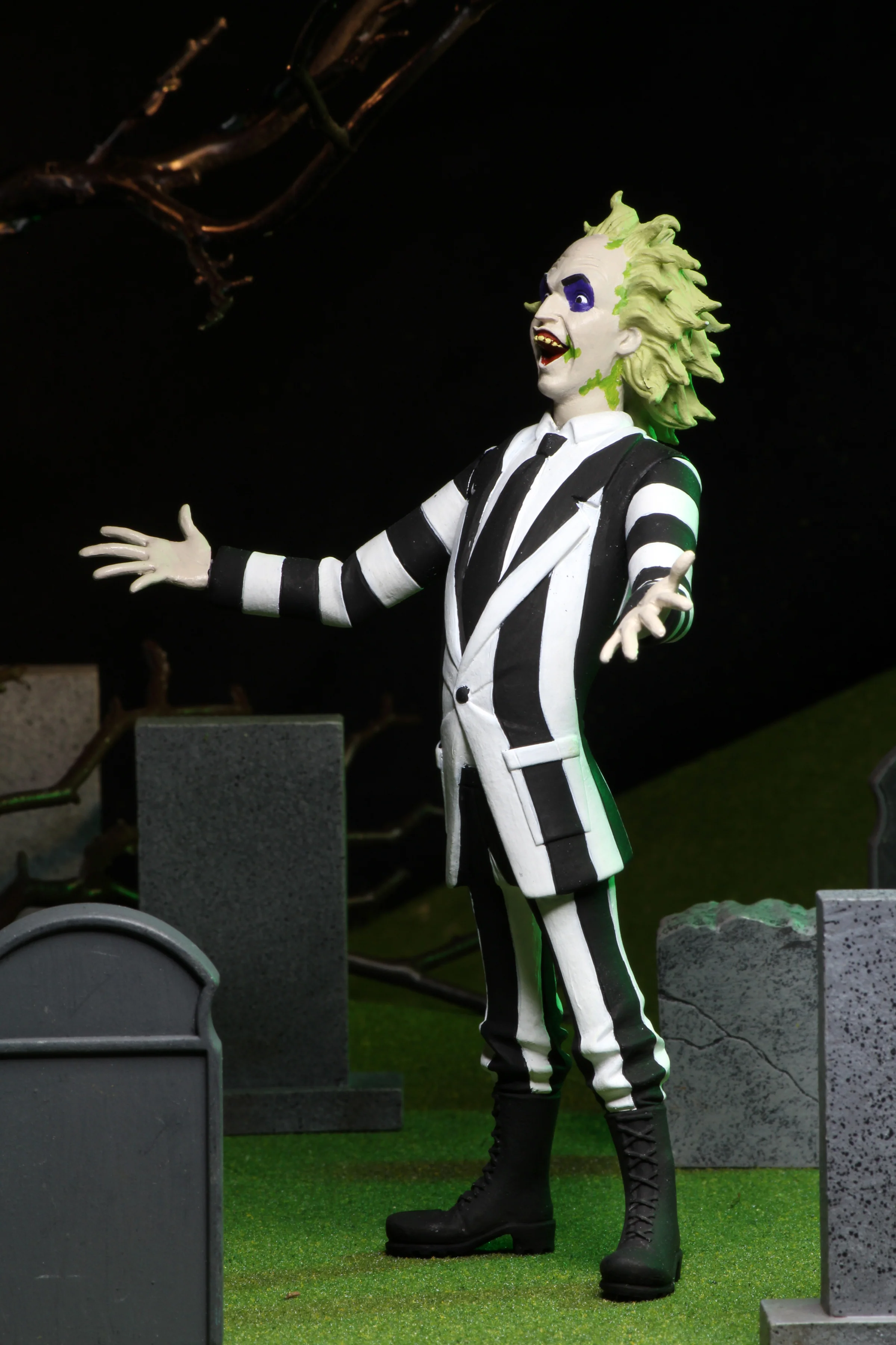 Beetlejuice (1988) - Toony Terrors Beetlejuice 6” Scale Action Figure - Image 4
