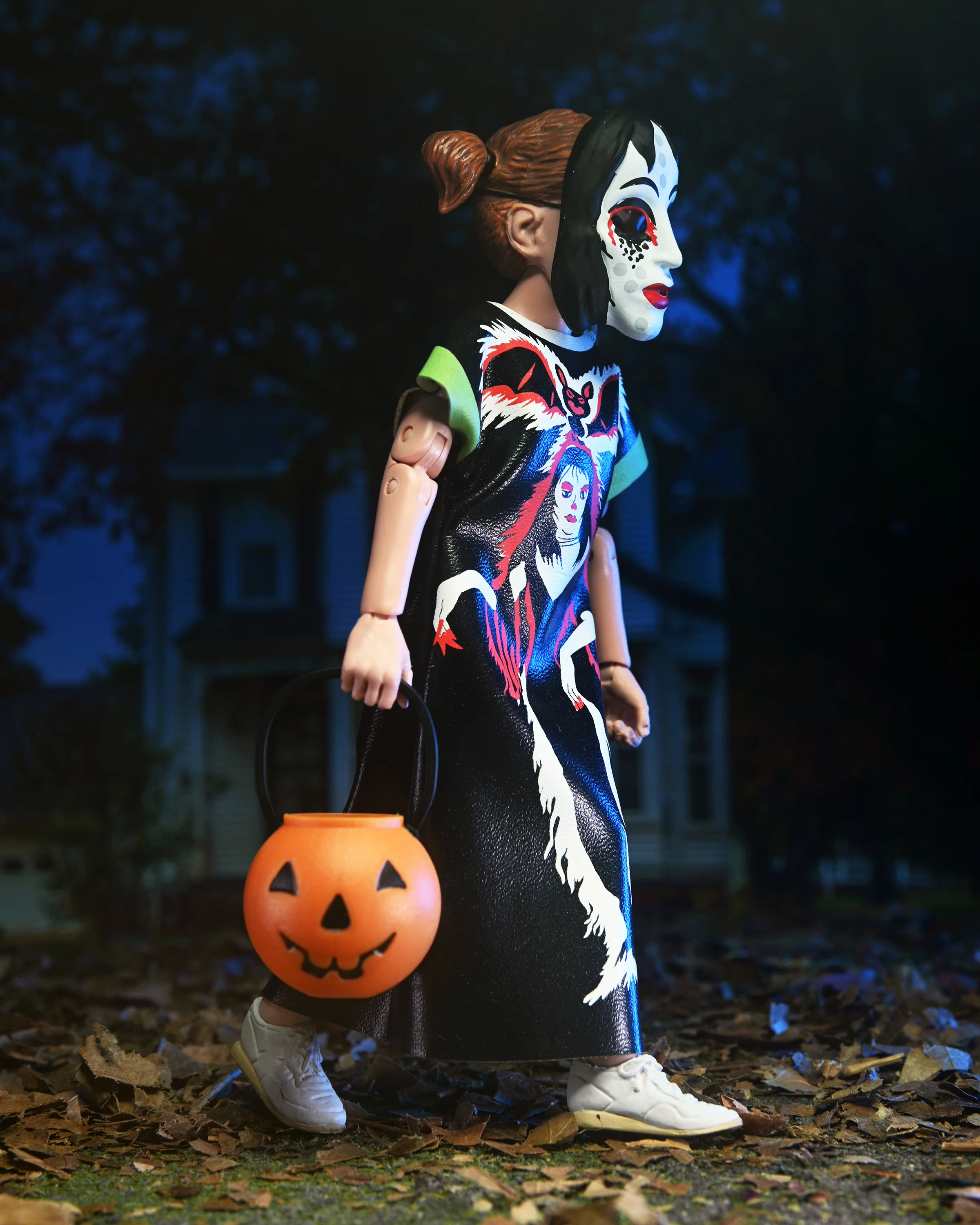 Ben Cooper Costume Kids Collection - Series 2 Costumed Action Figure Bundle (Devil V.2, Dracula, Vampire Girl, Phantom & Witch) - Image 12