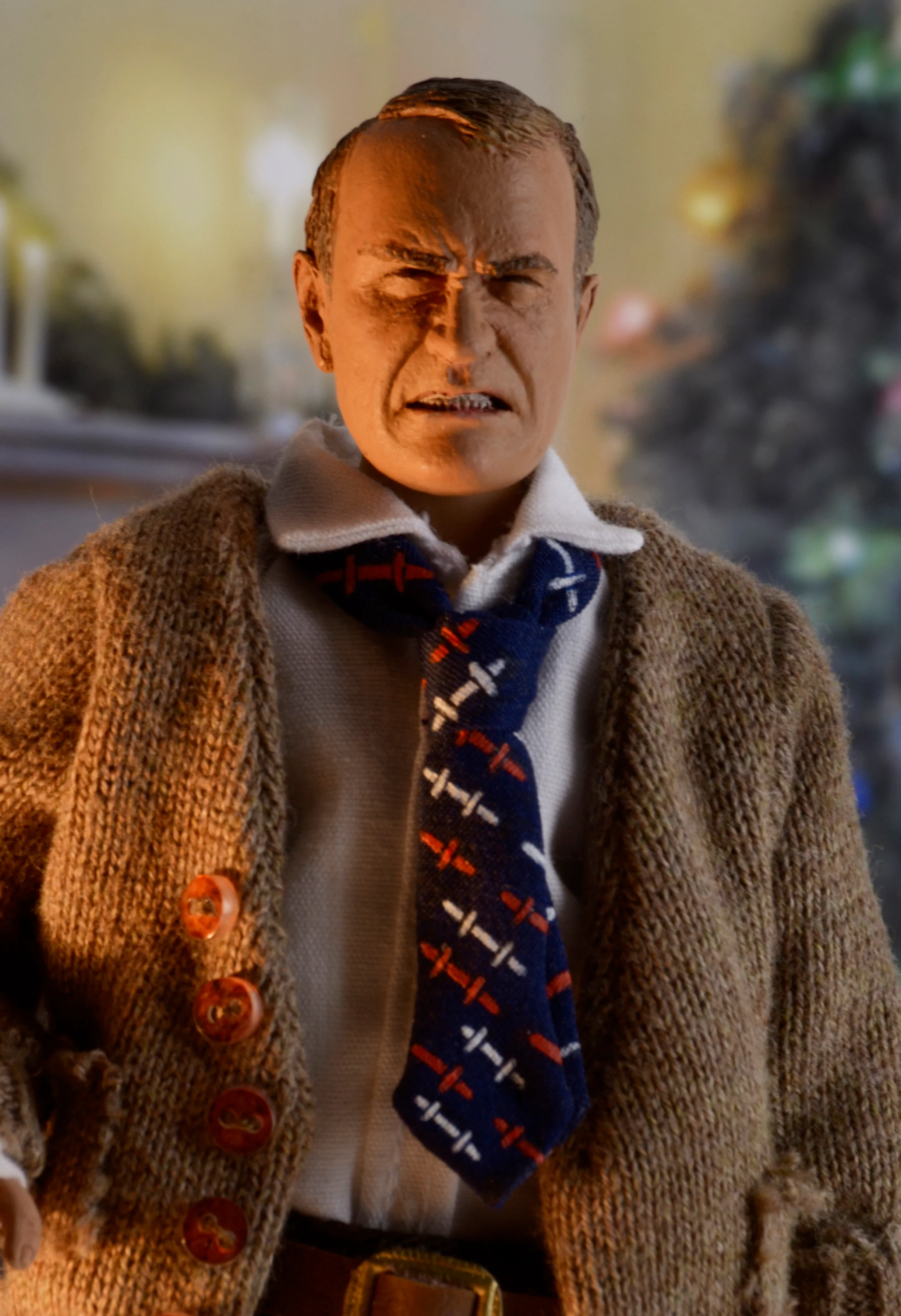A Christmas Story - Old Man 8ā Clothed Figure - Image 4