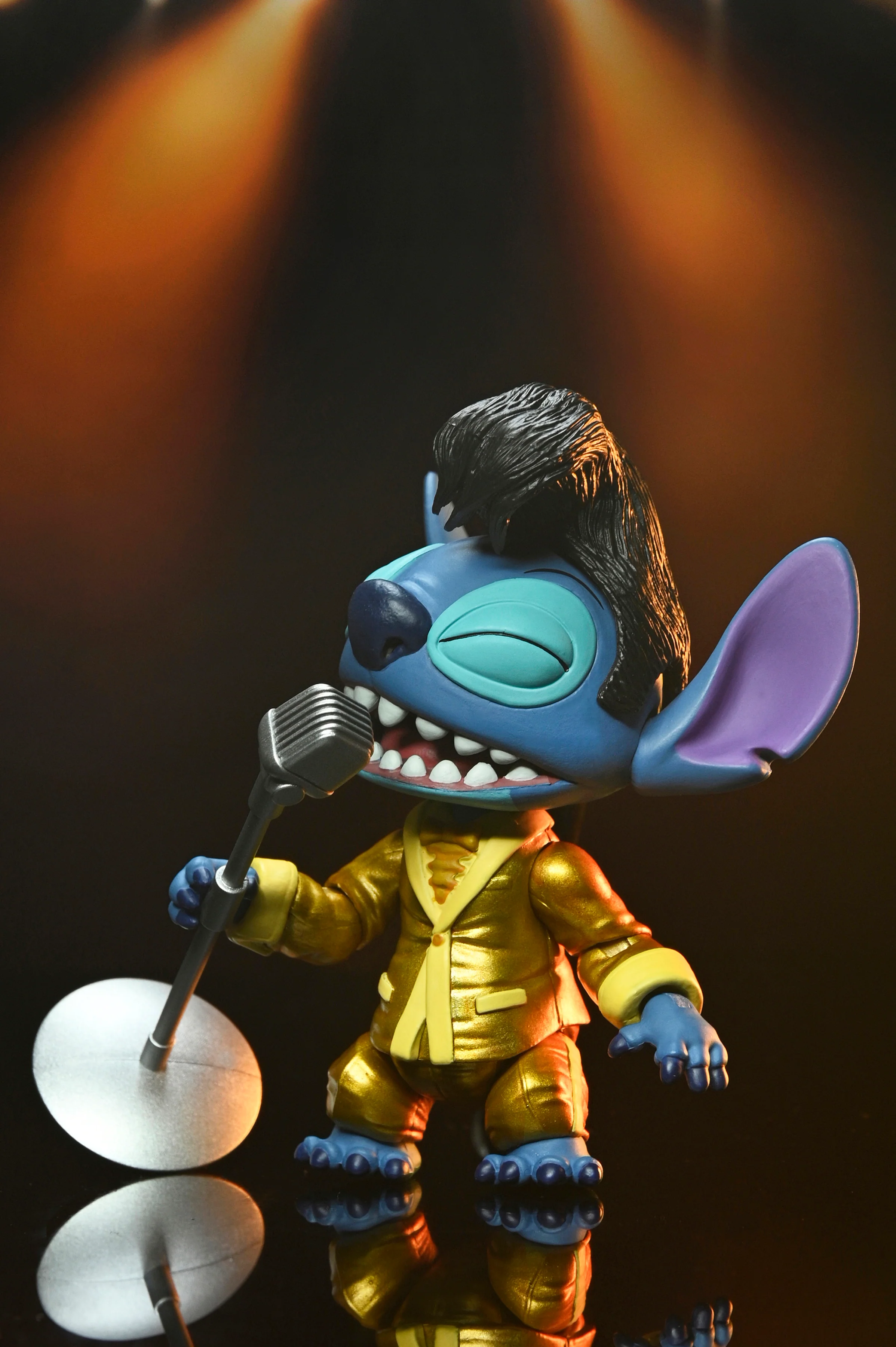 Disney Stitch - Ultimate Gold Suit Elvis 7" Scale Action Figure - Image 5