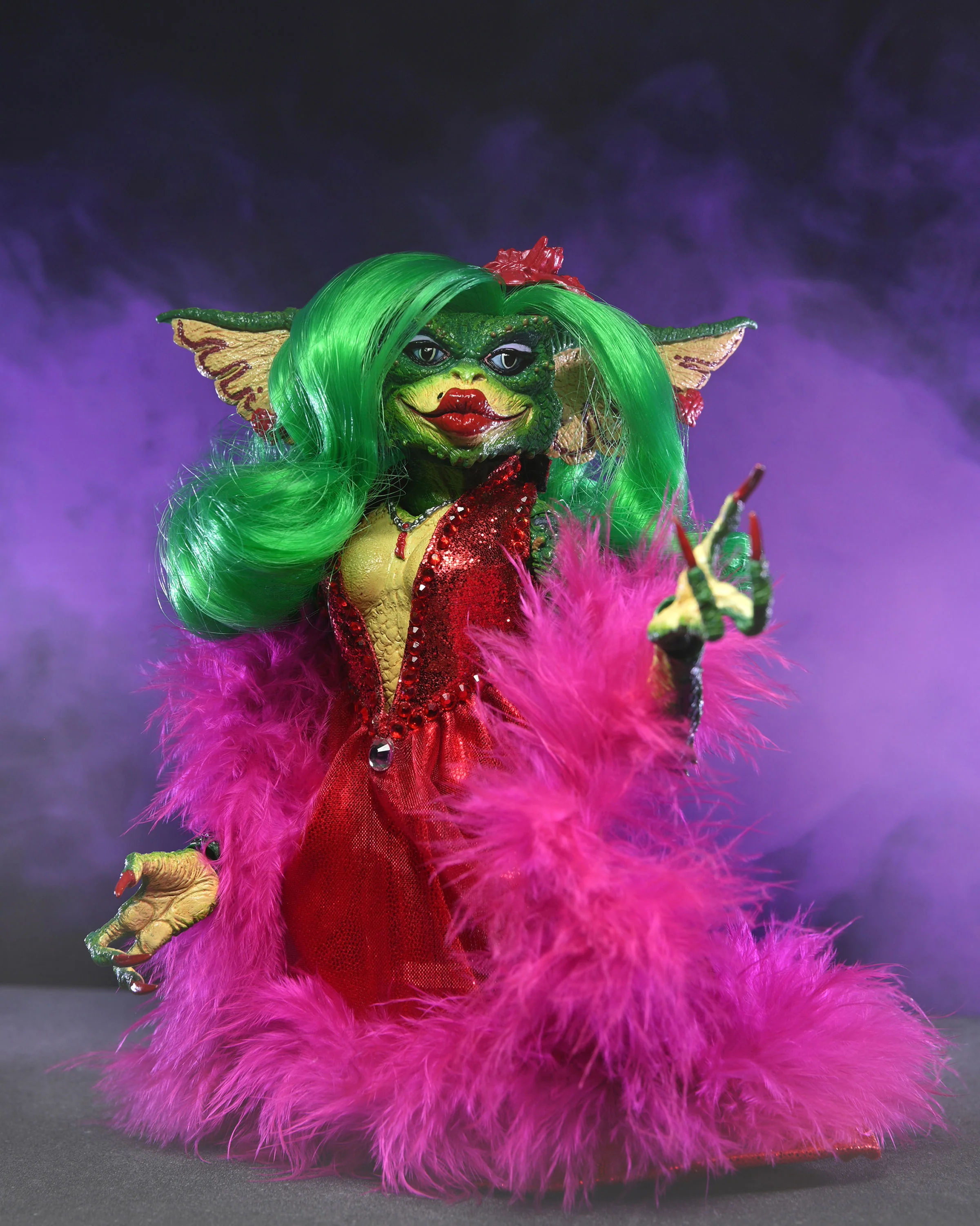 Gremlins 2 - Ultimate Showgirl Greta 7ā Scale Action Figure (2023 Con Exclusive) - Image 3