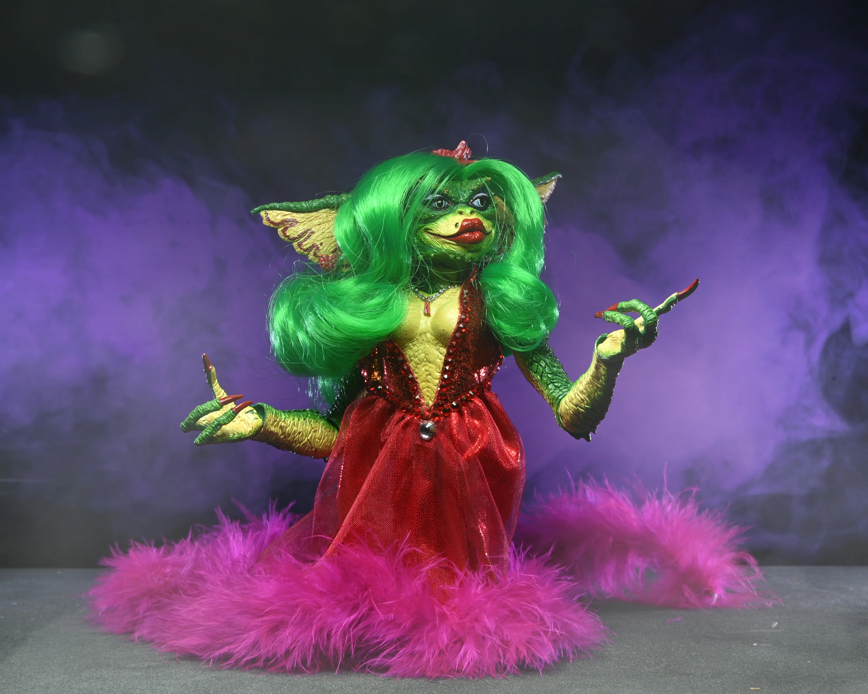 Gremlins 2 - Ultimate Showgirl Greta 7ā Scale Action Figure (2023 Con Exclusive) - Image 4