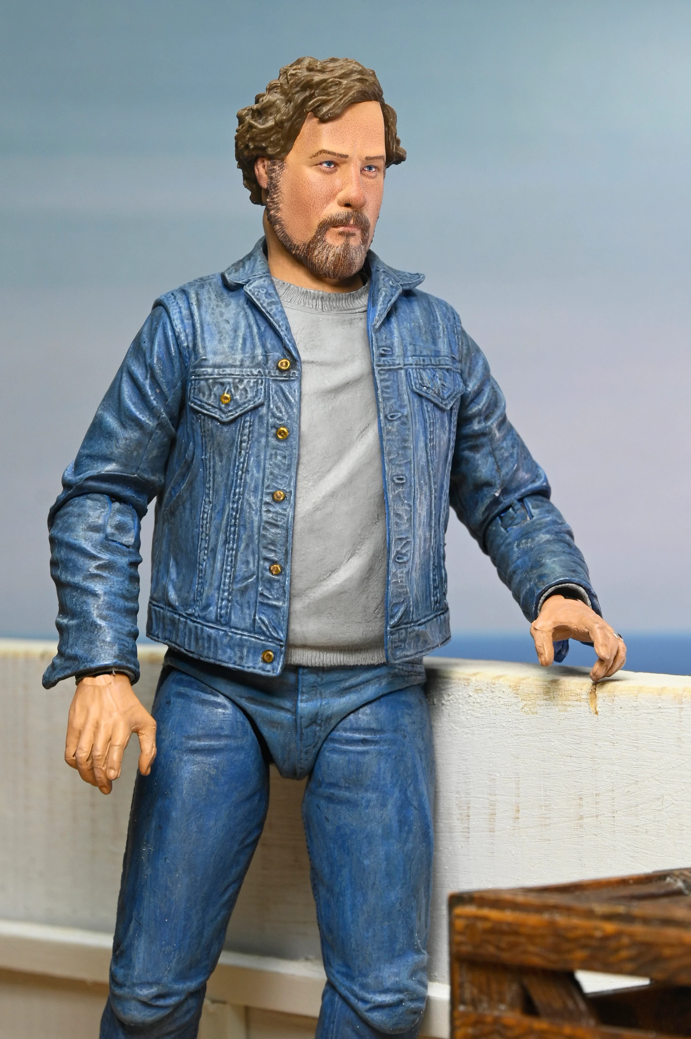 Jaws - 50th Anniversary Ultimate Matt Hooper (Amity Arrival) 7” Scale Action Figure - Image 5