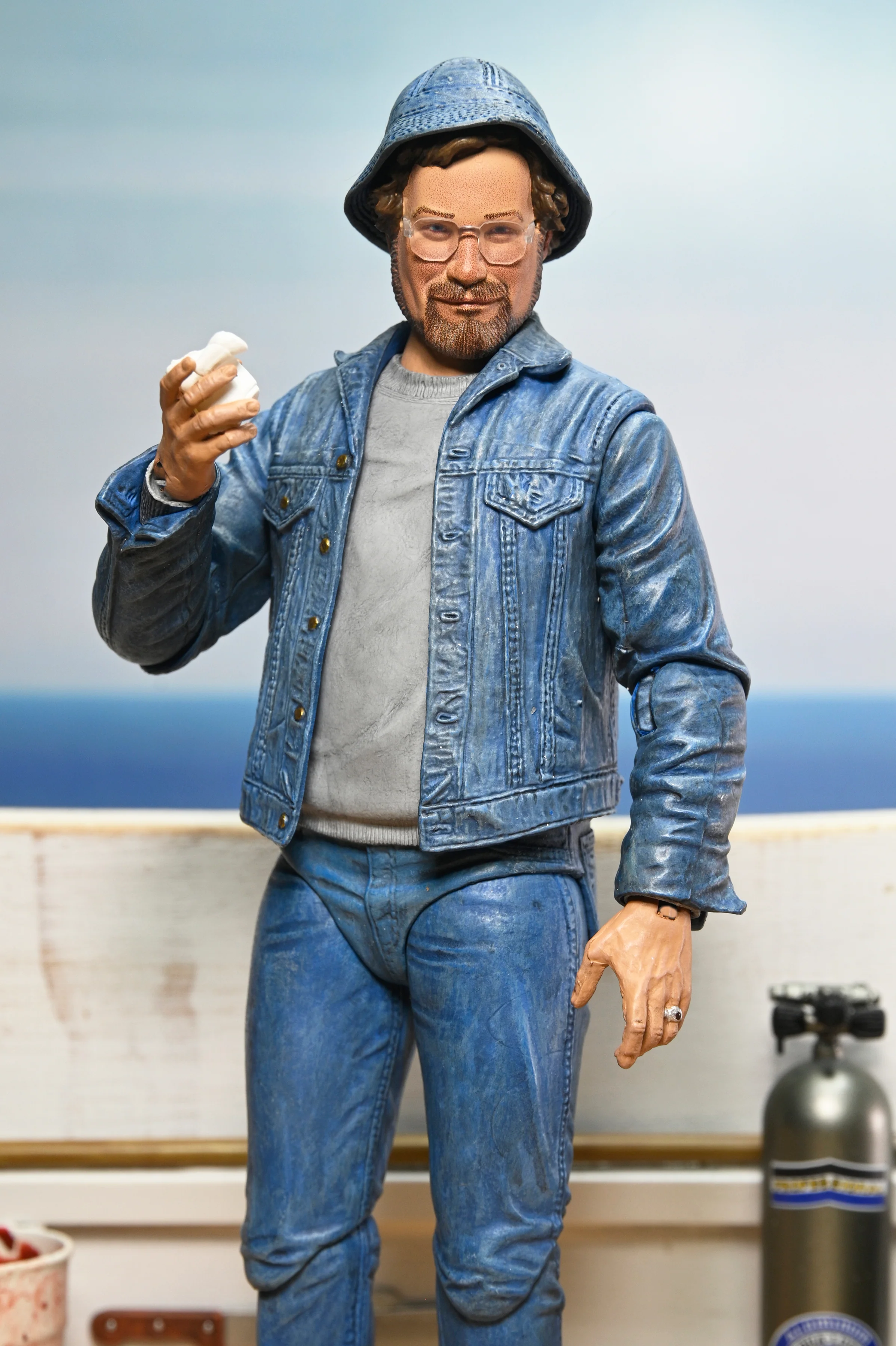 Jaws - 50th Anniversary Ultimate Matt Hooper (Amity Arrival) 7” Scale Action Figure - Image 3