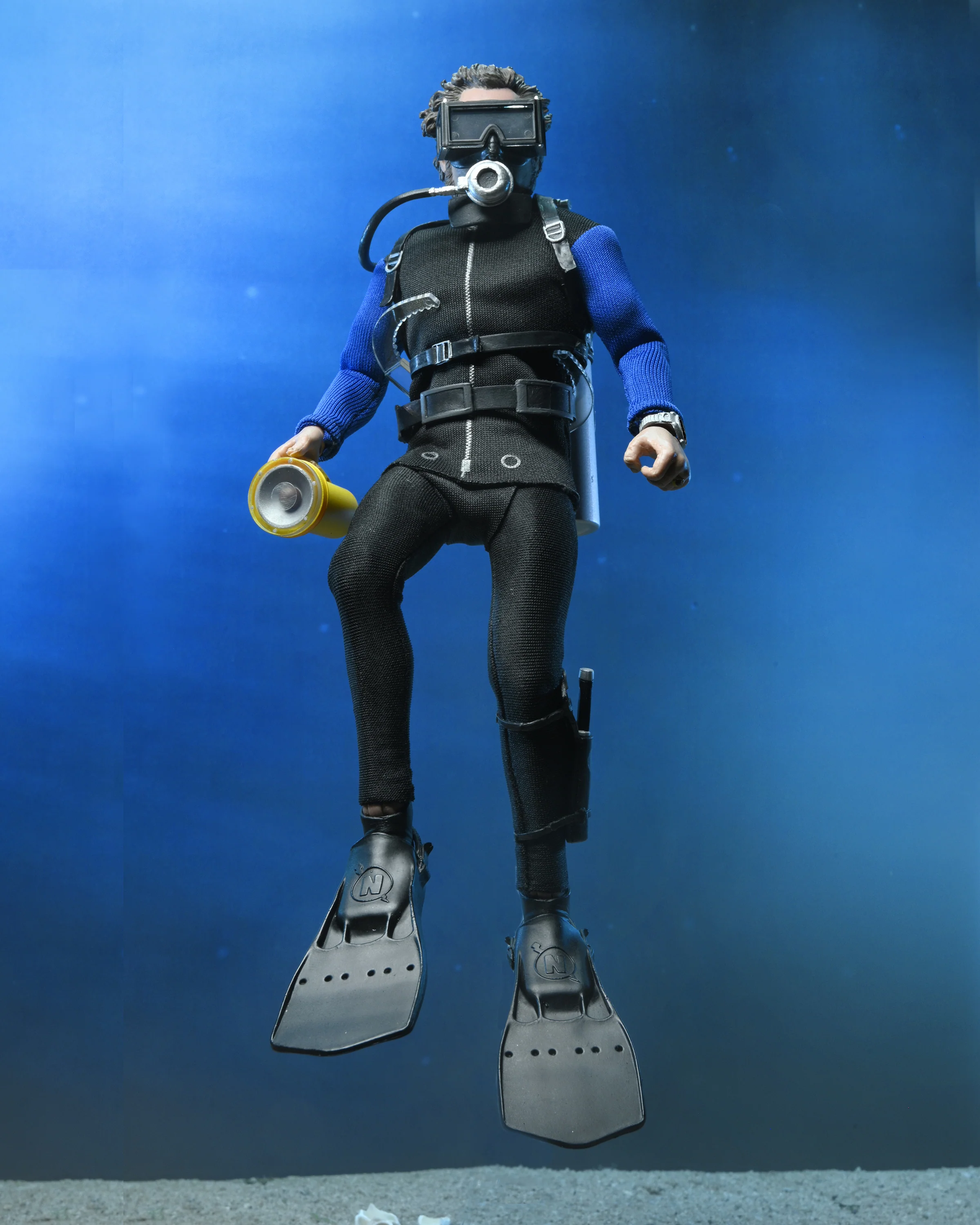 Jaws - Matt Hooper (Shark Cage) 8" Clothed Action Figure - Image 5