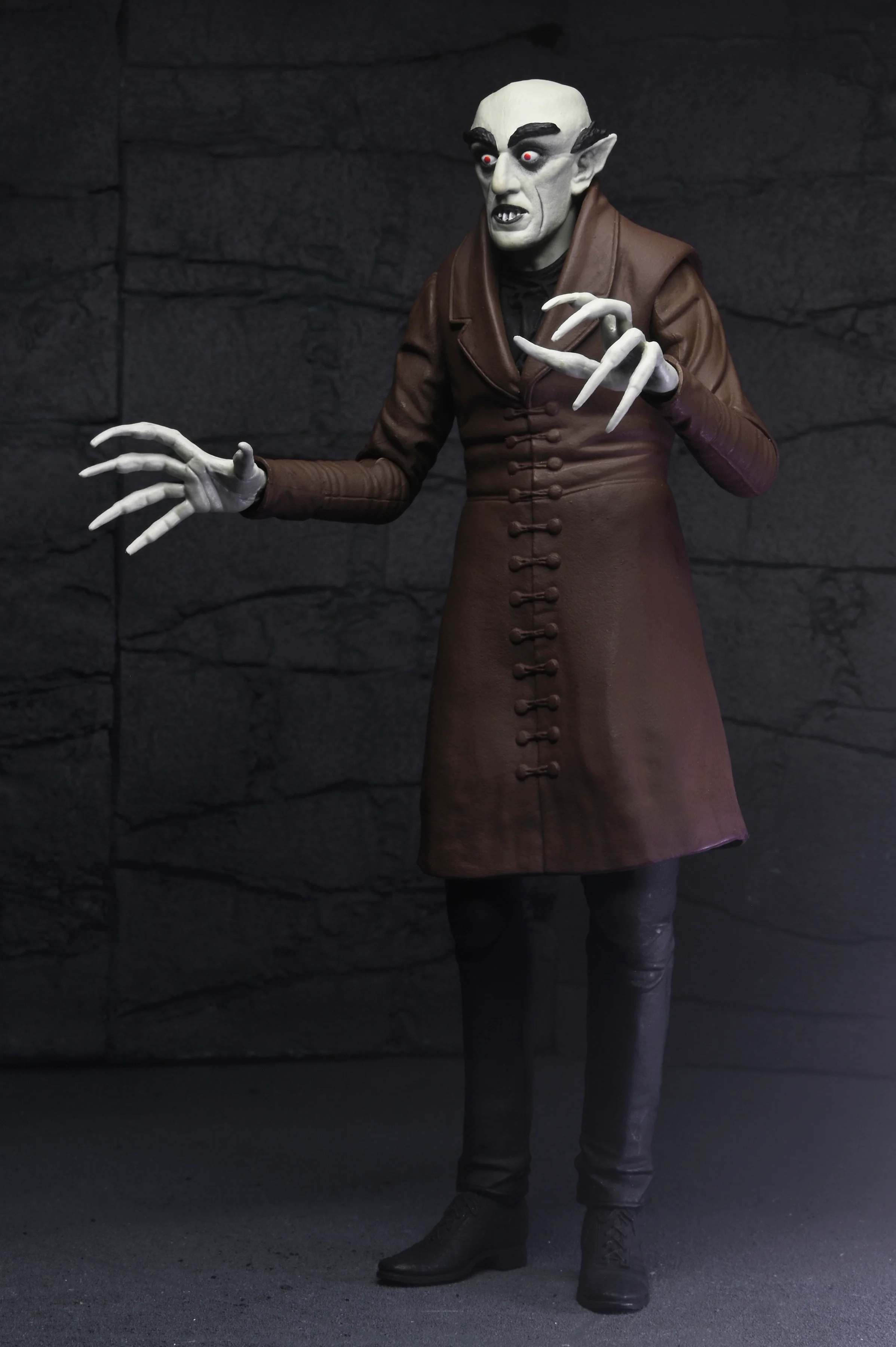Nosferatu - Retro Glow-in-the-Dark Count Orlok 7ā Scale Action Figure (2024 Con Exclusive) - Image 4