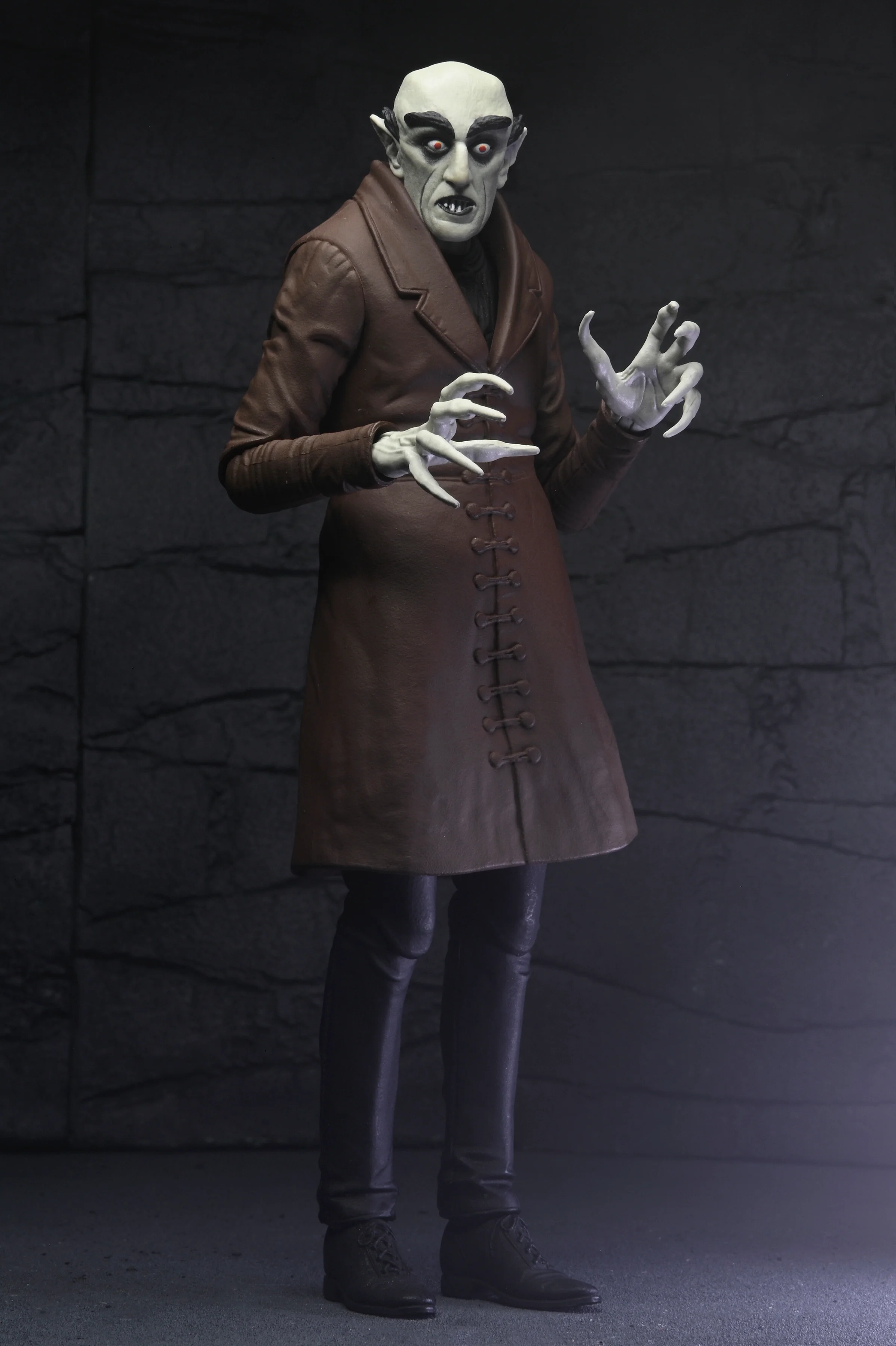 Nosferatu - Retro Glow-in-the-Dark Count Orlok 7ā Scale Action Figure (2024 Con Exclusive) - Image 5