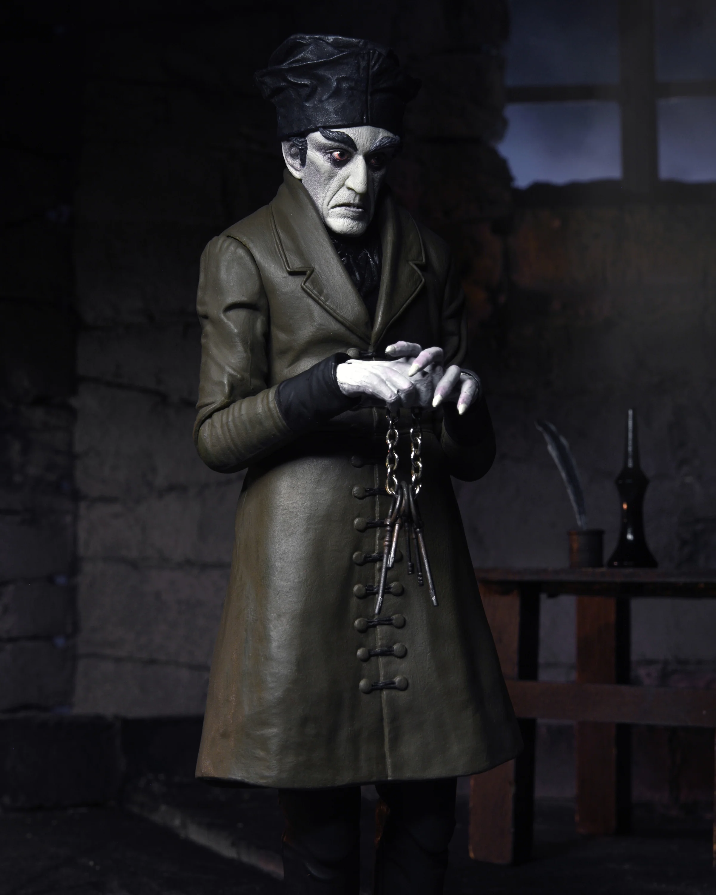 Nosferatu - Ultimate Count Orlok 7” Scale Action Figure (Color) - Image 3
