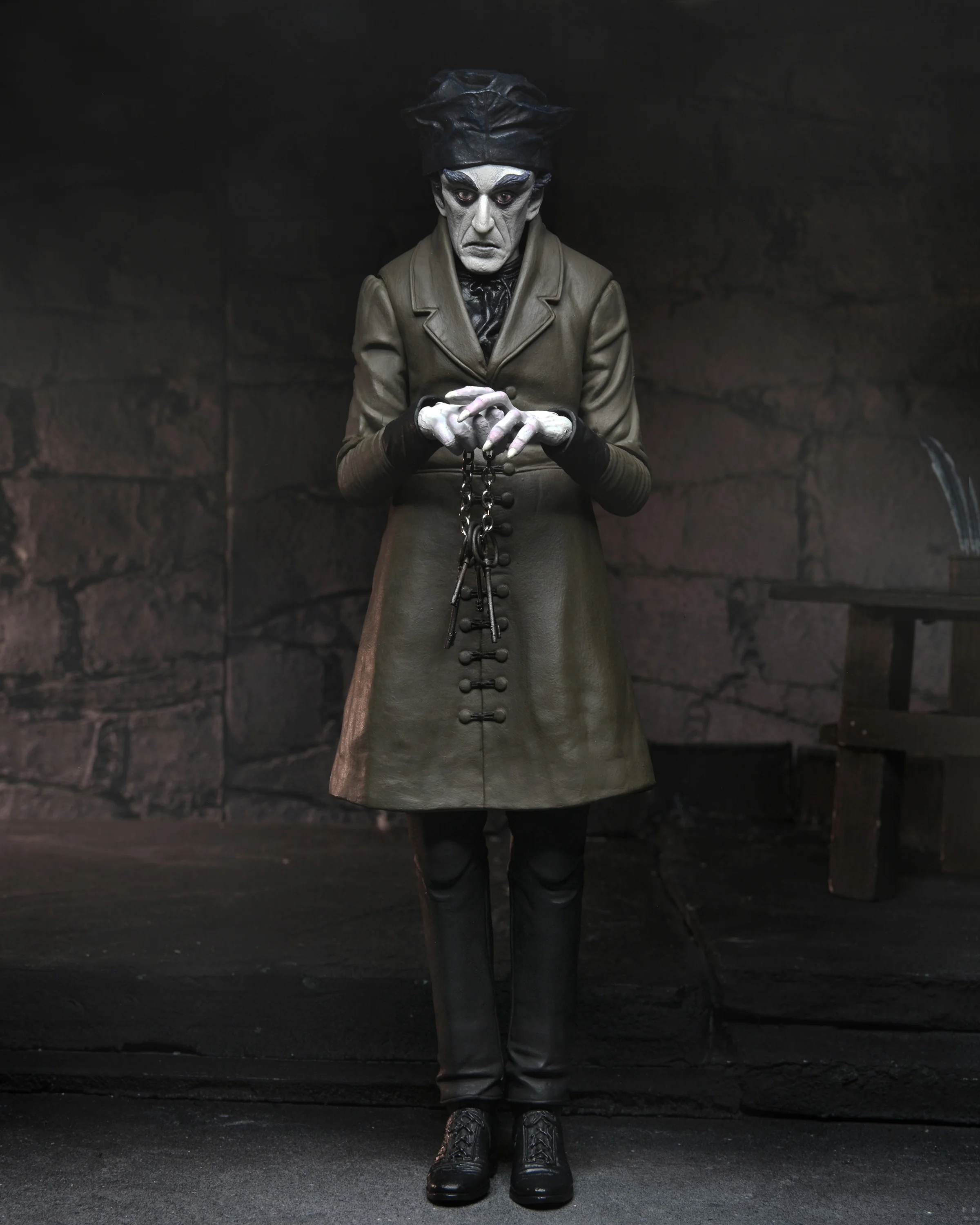 Nosferatu - Ultimate Count Orlok 7” Scale Action Figure (Color) - Image 4