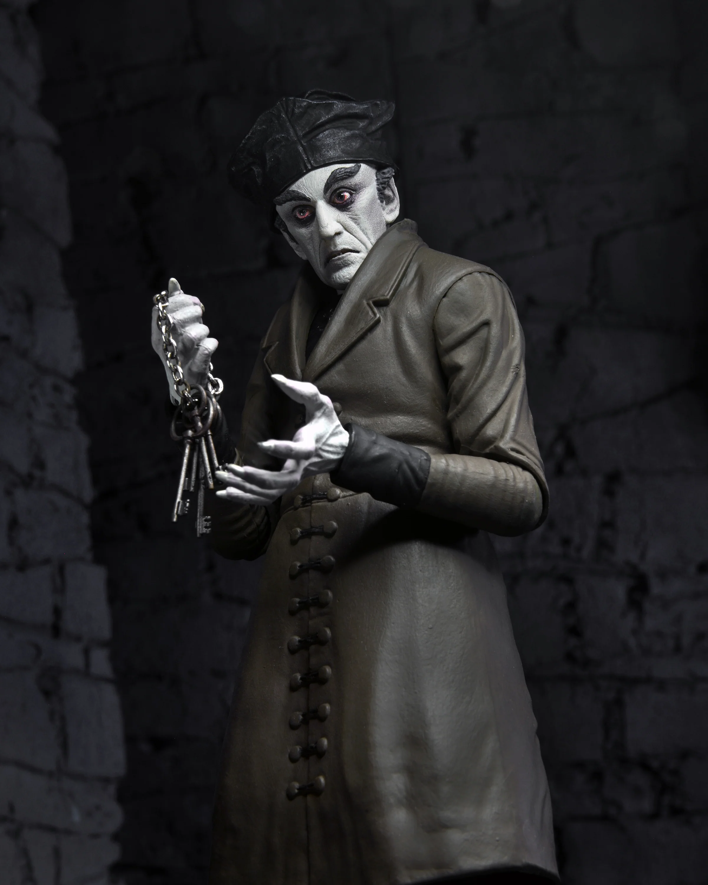 Nosferatu - Ultimate Count Orlok 7” Scale Action Figure (Color) - Image 5