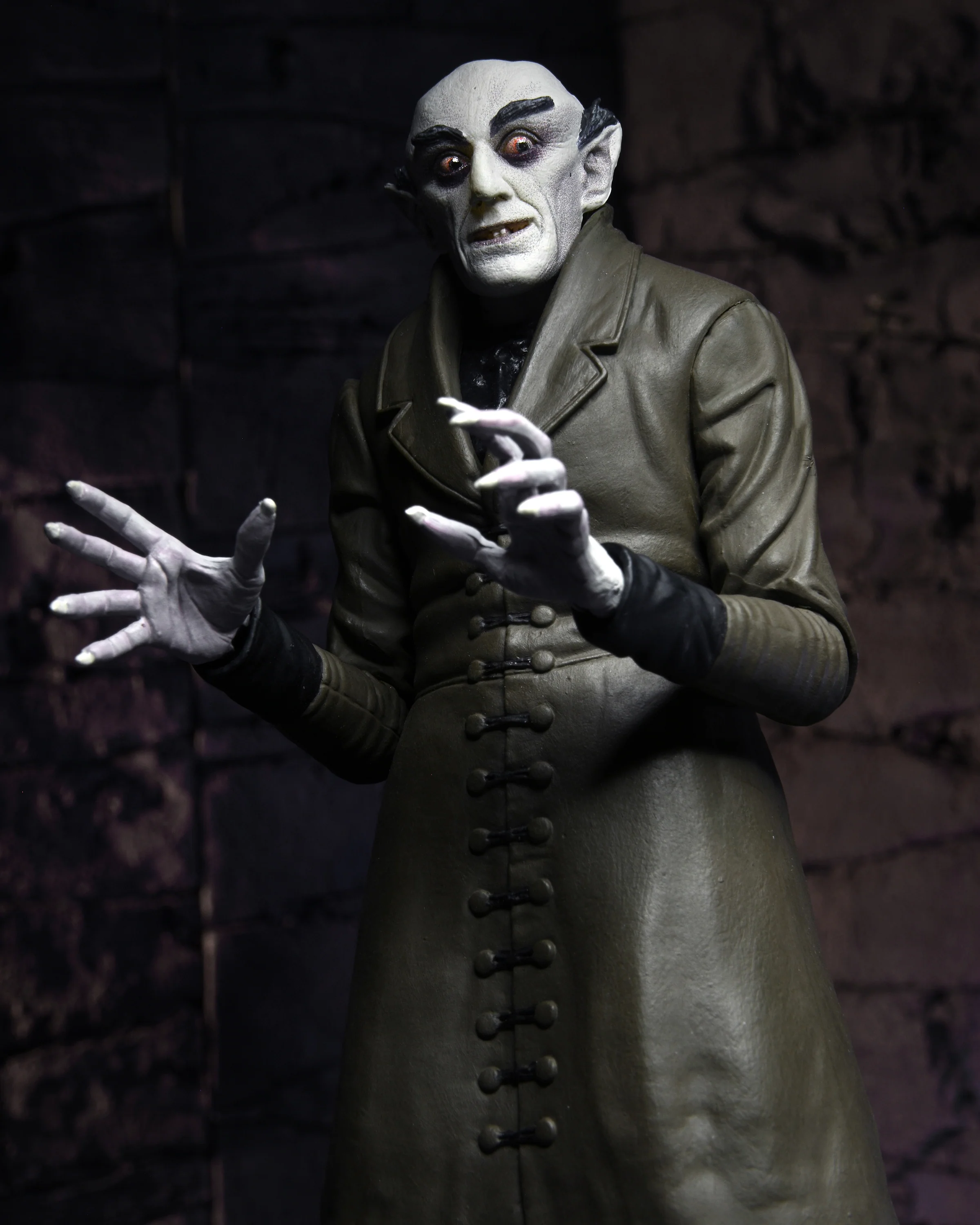 Nosferatu - Ultimate Count Orlok 7” Scale Action Figure (Color) - Image 8