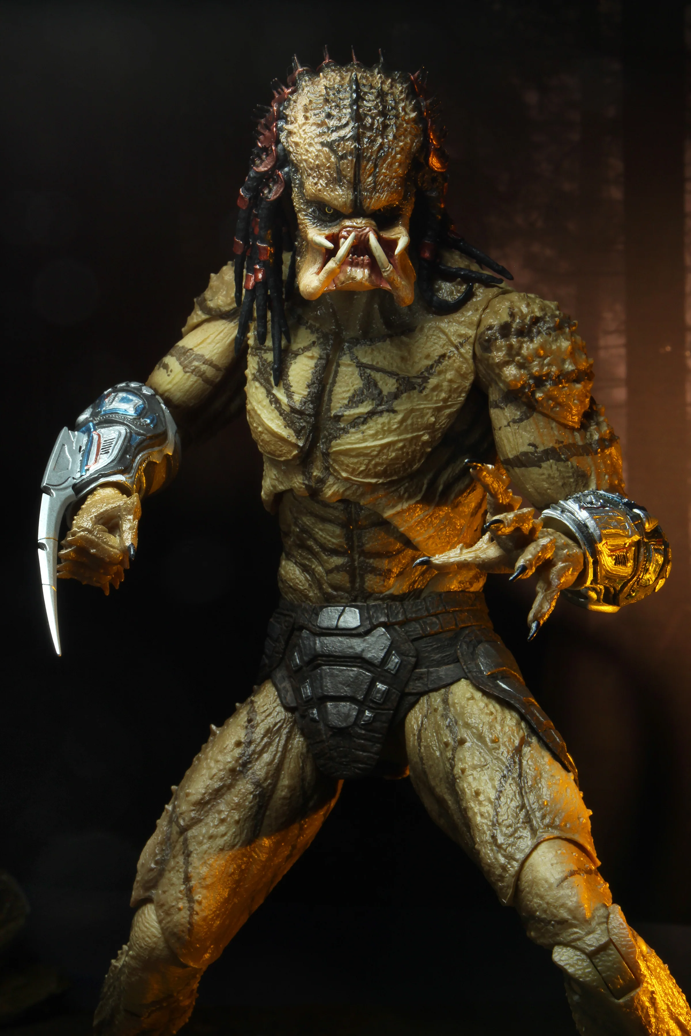 Predator (2018) - Deluxe Ultimate Assassin Predator (Unarmored) 7" Scale Action Figure (12" Figure) - Image 3