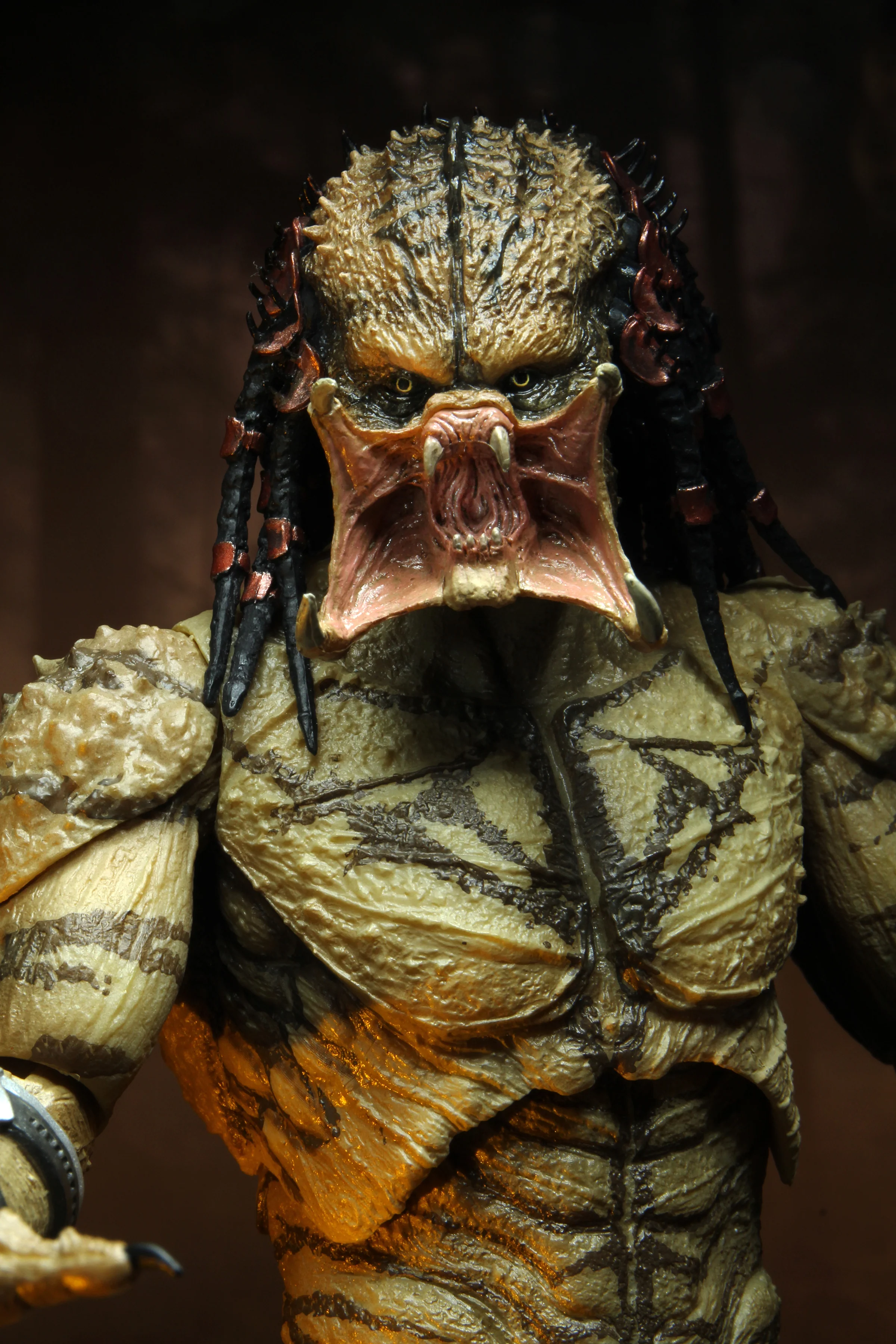 Predator (2018) - Deluxe Ultimate Assassin Predator (Unarmored) 7" Scale Action Figure (12" Figure) - Image 5
