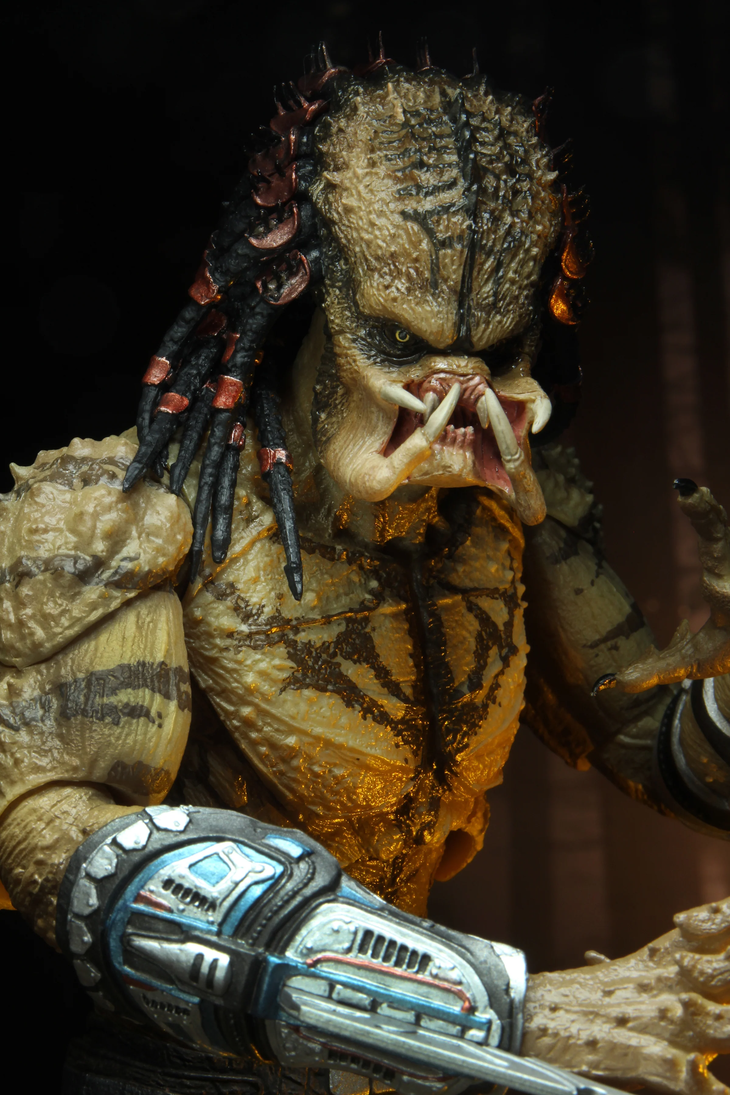 Predator (2018) - Deluxe Ultimate Assassin Predator (Unarmored) 7" Scale Action Figure (12" Figure) - Image 6