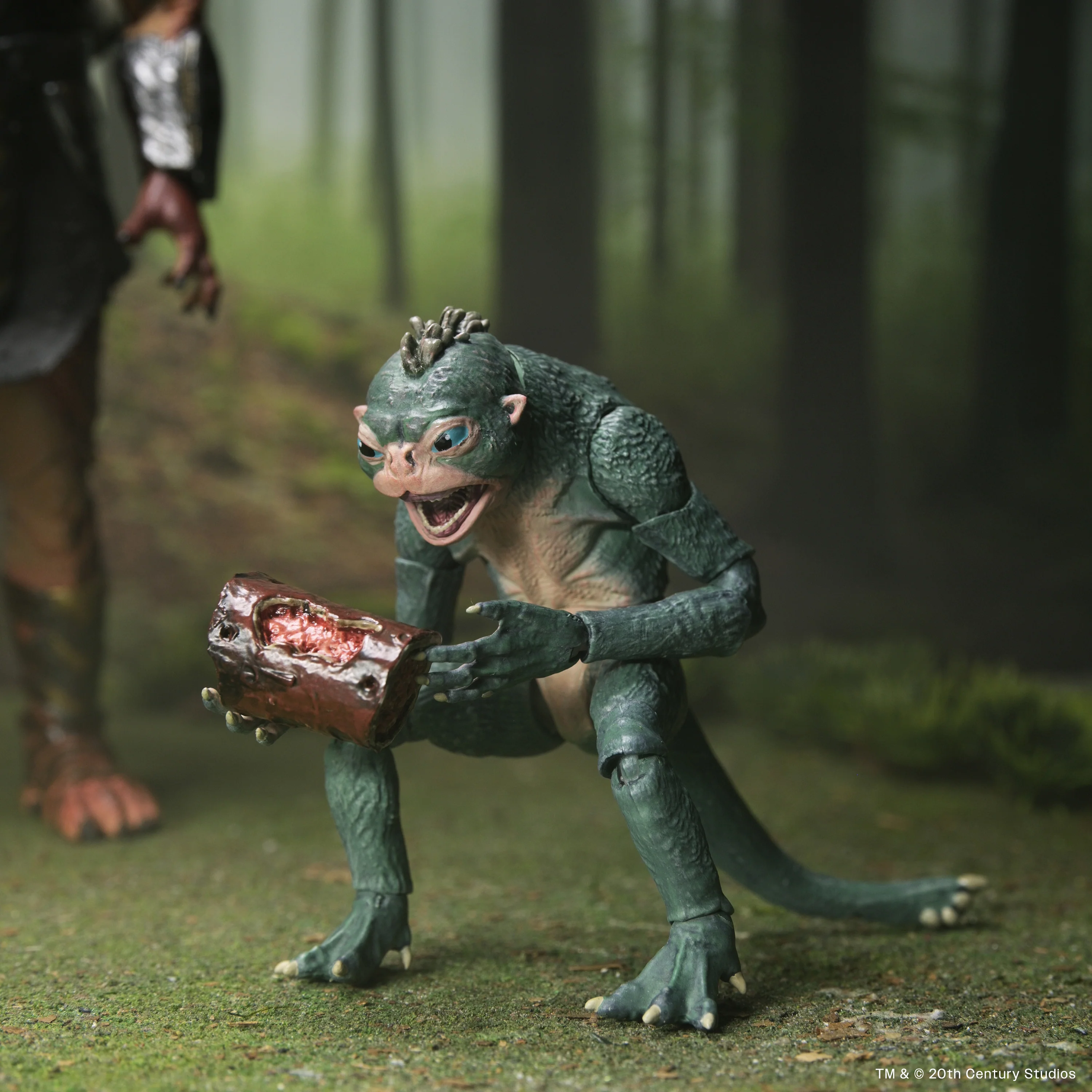 Predator: Badlands - Ultimate Thia & Bud 7" Scale Action Figures (PRE-ORDER) - Image 11