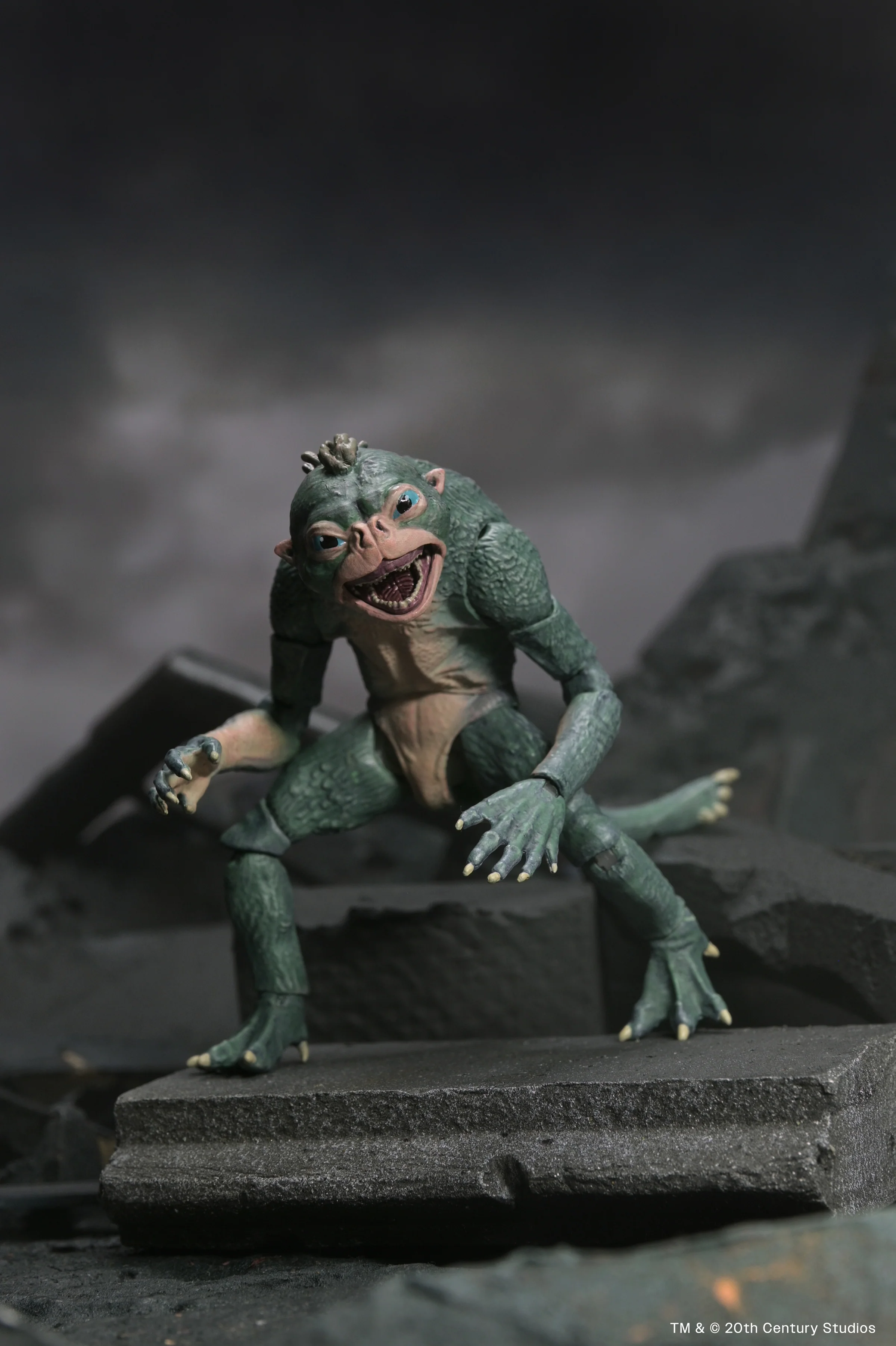 Predator: Badlands - Ultimate Thia & Bud 7" Scale Action Figures (PRE-ORDER) - Image 3