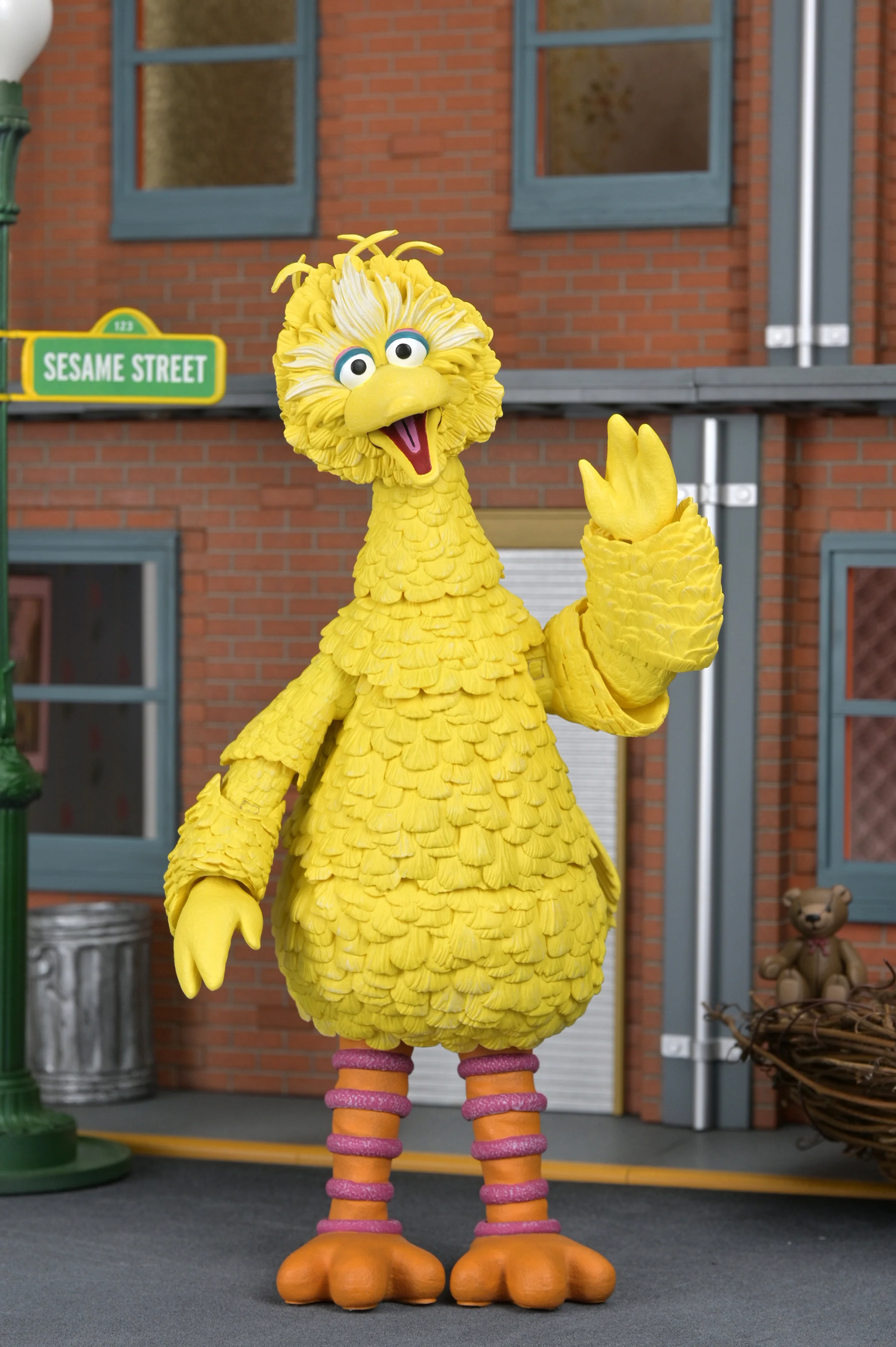 Sesame Street - Ultimate Big Bird 7” Scale Action Figure (PRE-ORDER)