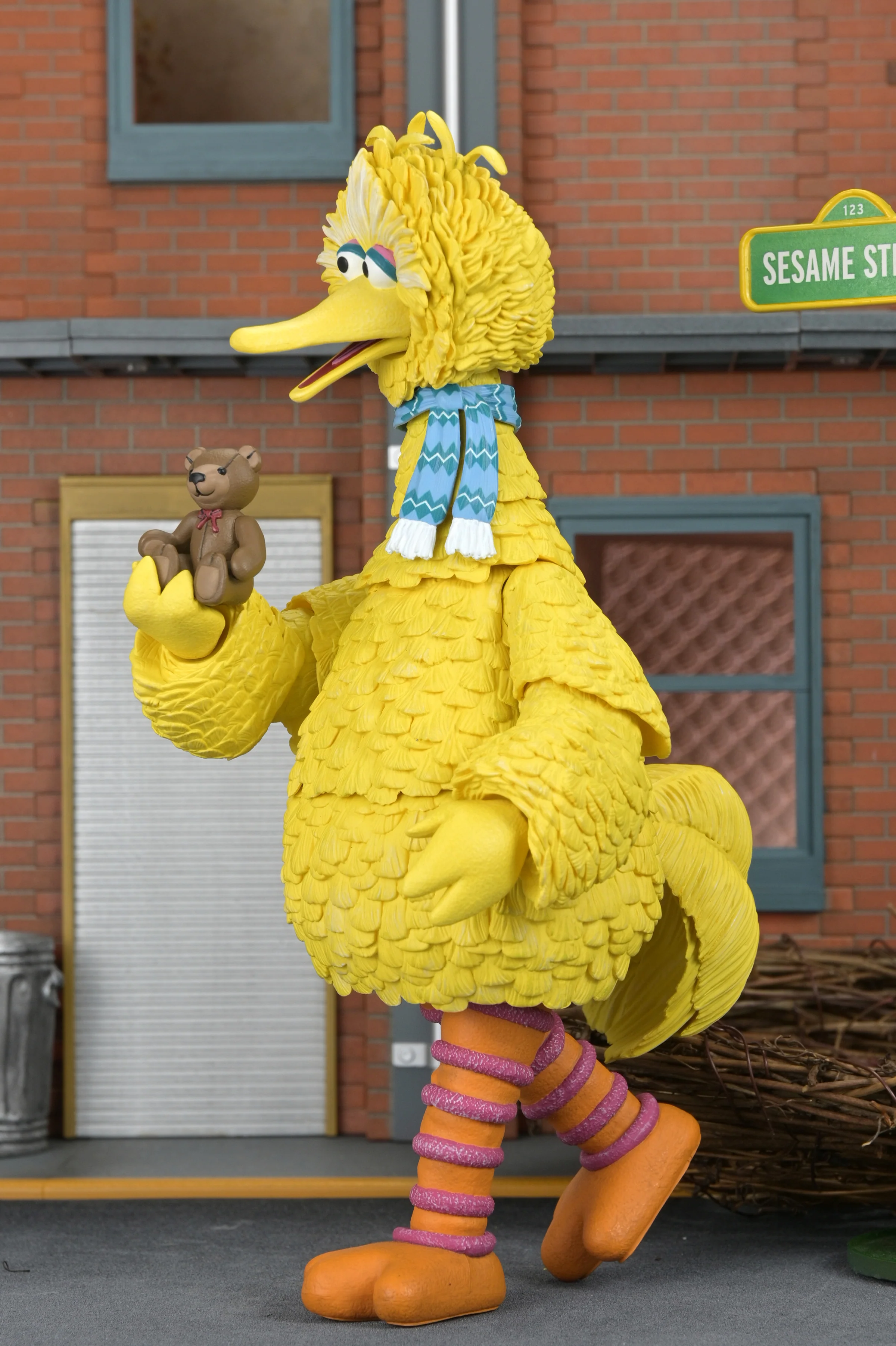 Sesame Street - Ultimate Big Bird 7” Scale Action Figure (PRE-ORDER) - Image 10