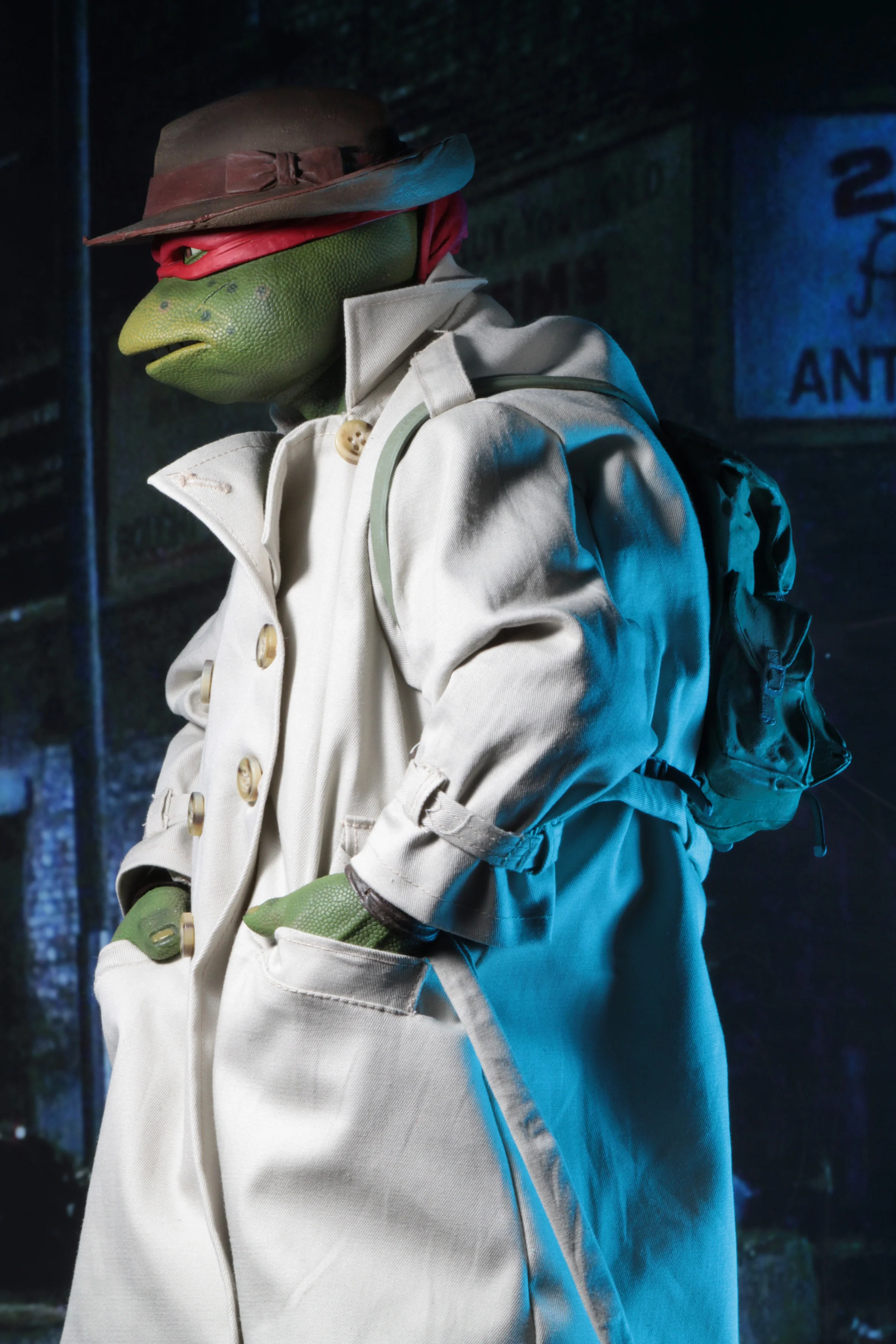 Teenage Mutant Ninja Turtles (1990 Movie) – Raphael (Disguise) 1/4 Scale Action Figure - Image 3