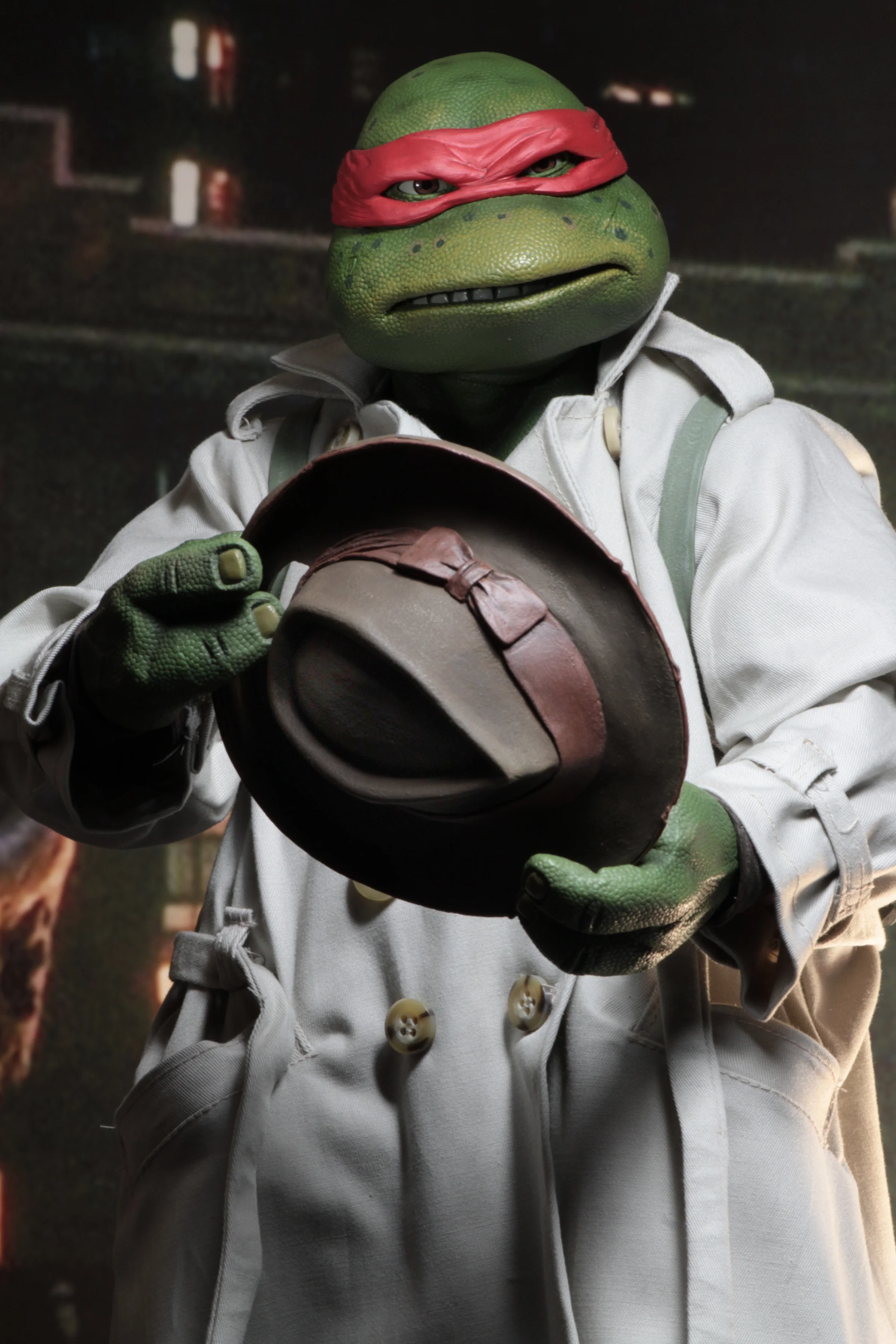 Teenage Mutant Ninja Turtles (1990 Movie) – Raphael (Disguise) 1/4 Scale Action Figure - Image 5