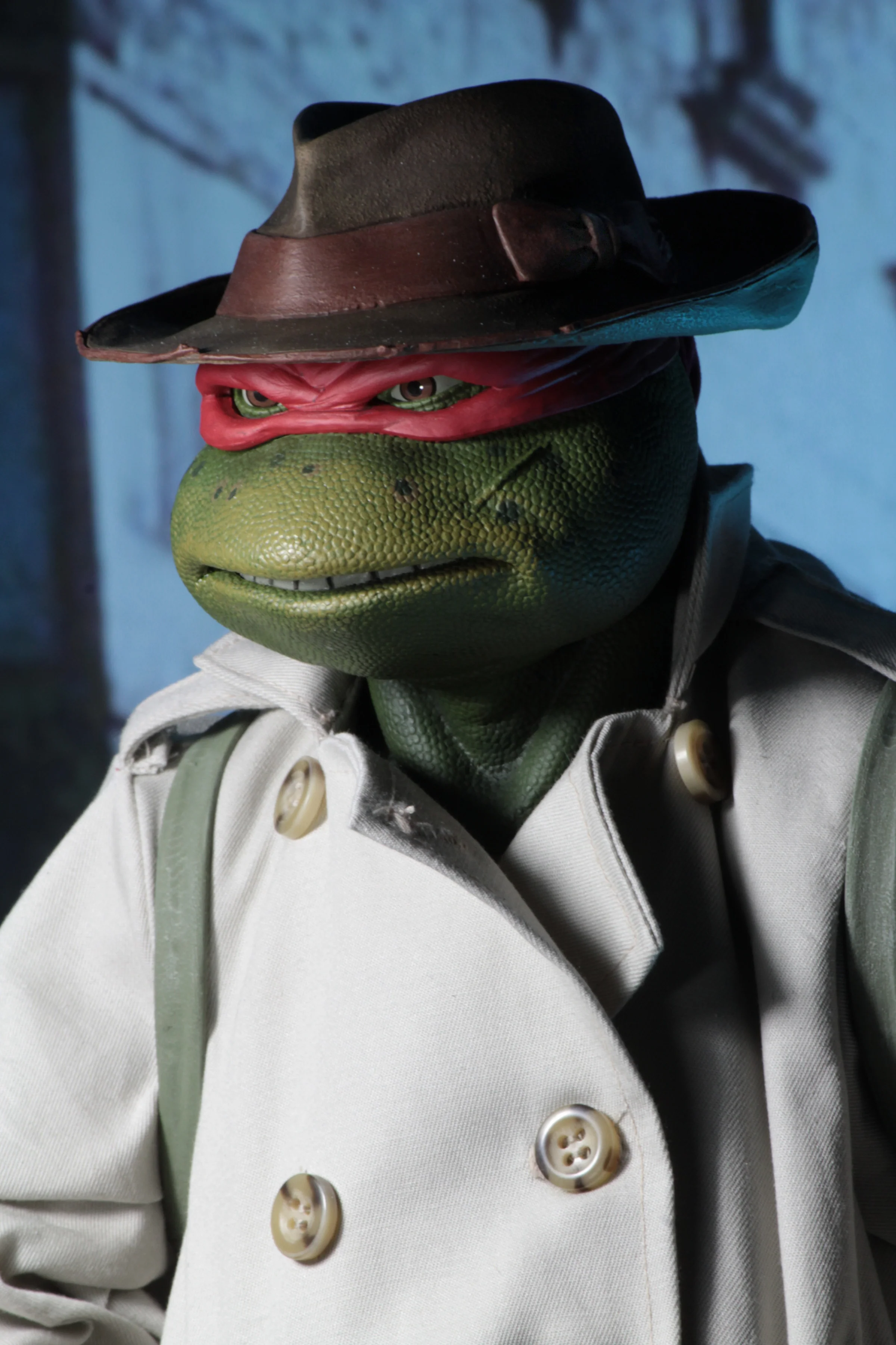Teenage Mutant Ninja Turtles (1990 Movie) – Raphael (Disguise) 1/4 Scale Action Figure - Image 6