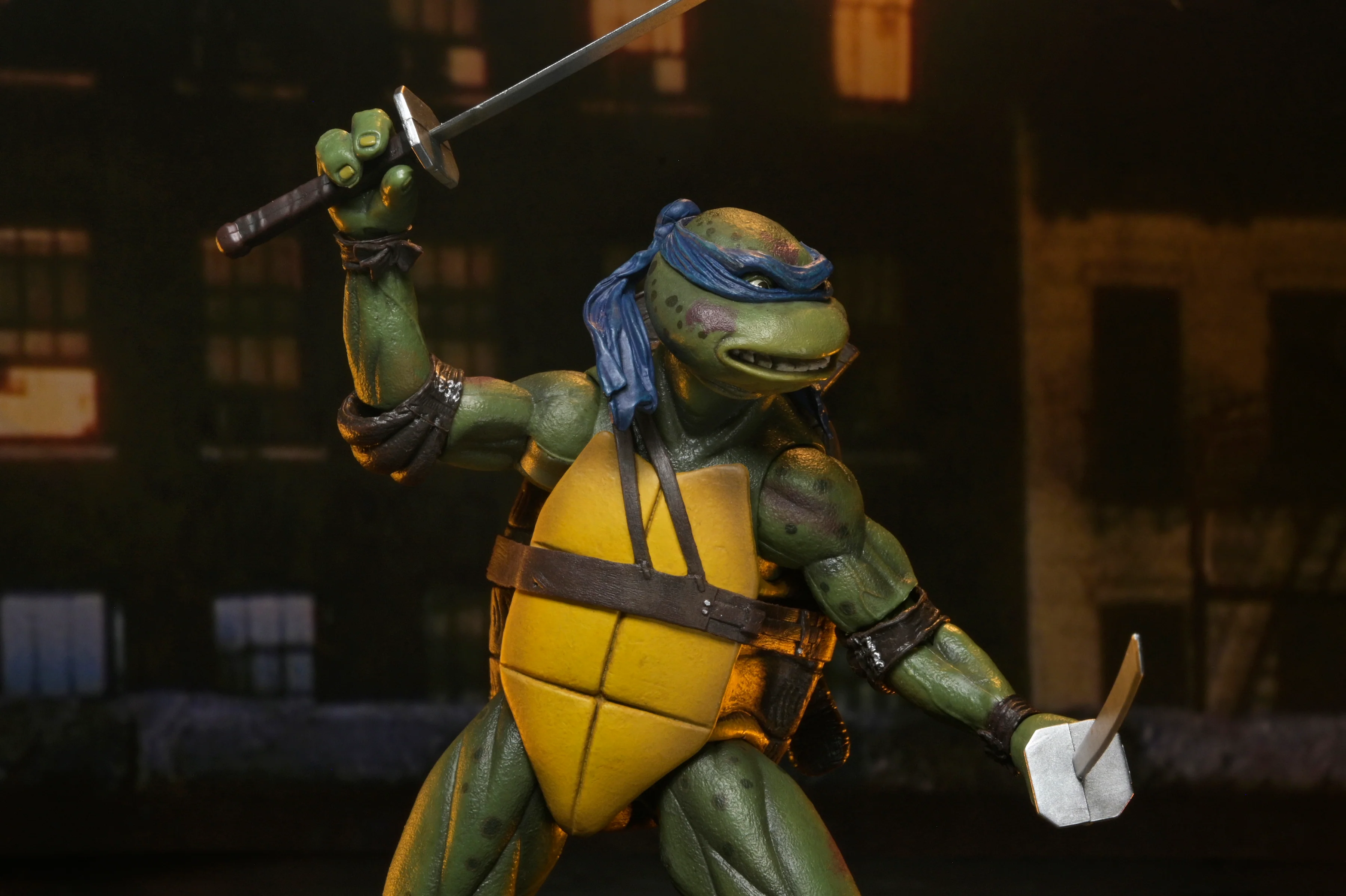 Teenage Mutant Ninja Turtles (1990 Movie) - Rooftop Battle Leonardo vs. Shredder 7" Scale Action Figure (2-Pack) - Image 6