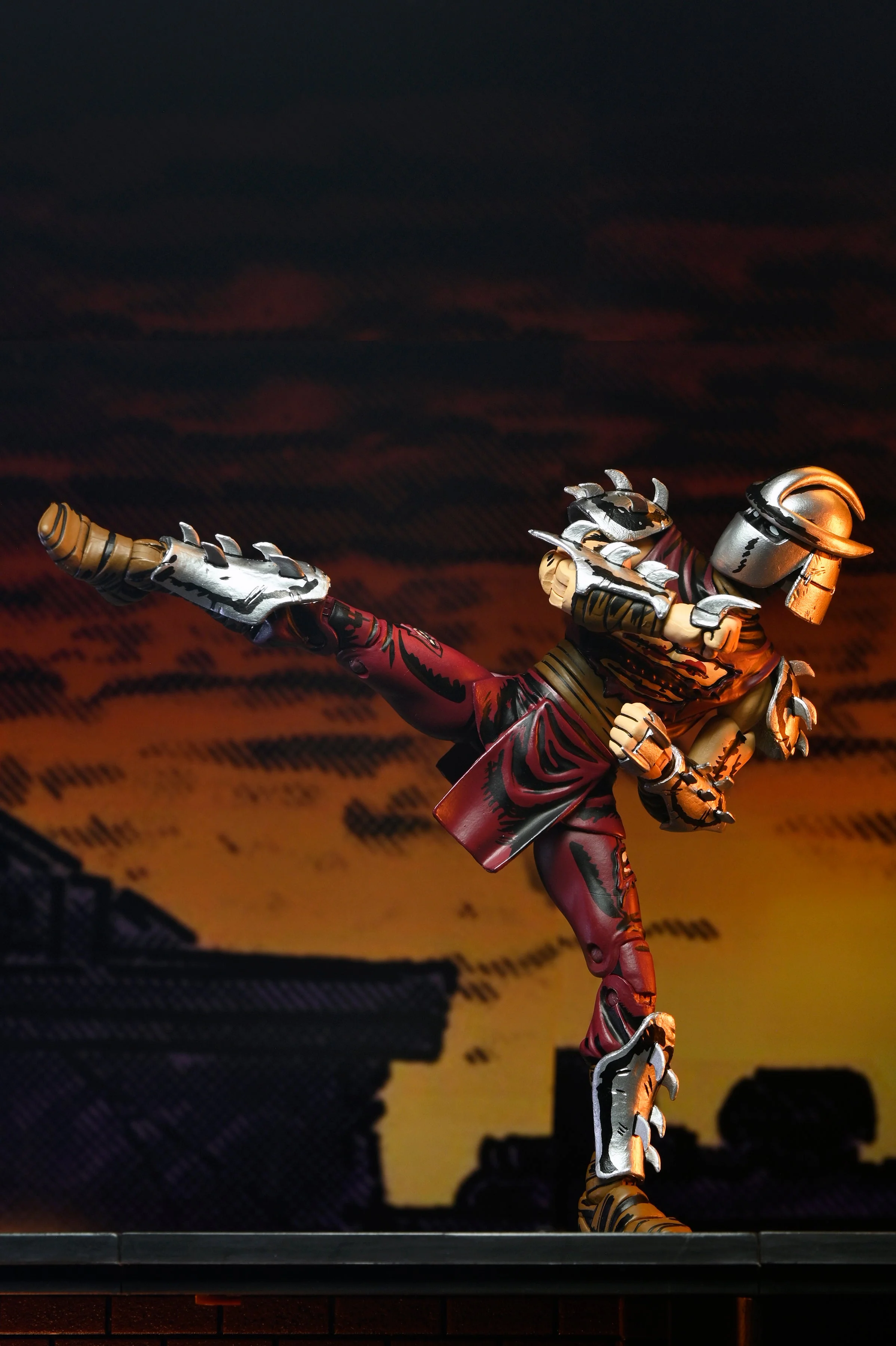 Teenage Mutant Ninja Turtles (Mirage Comics) - Battle-Damaged Shredder 7" Scale Action Figure (Classic Colors) - Image 5