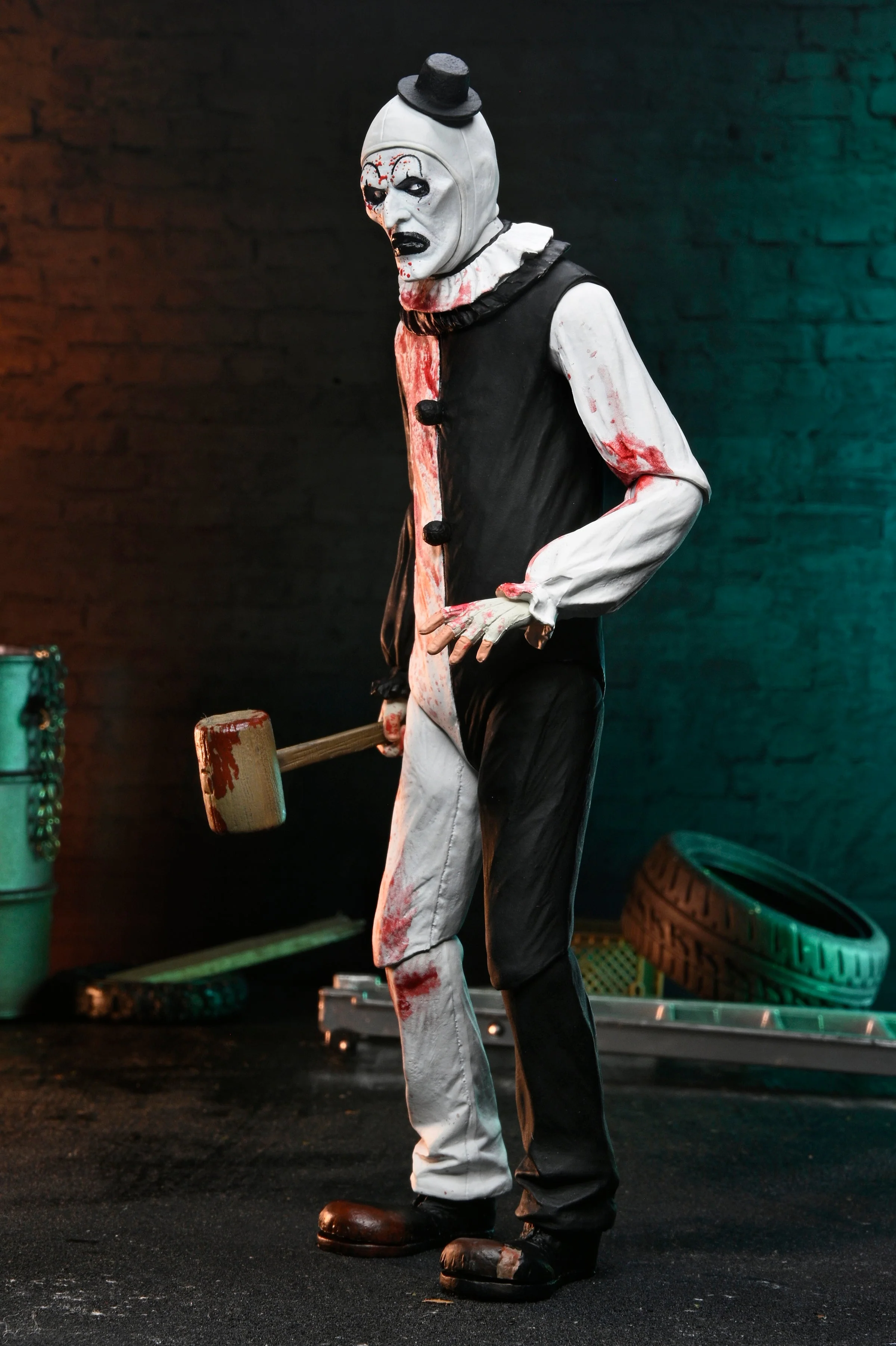 Terrifier 2 - Ultimate Art the Clown 7" Scale Action Figure (Blood Splattered) (PRE-ORDER) - Image 11