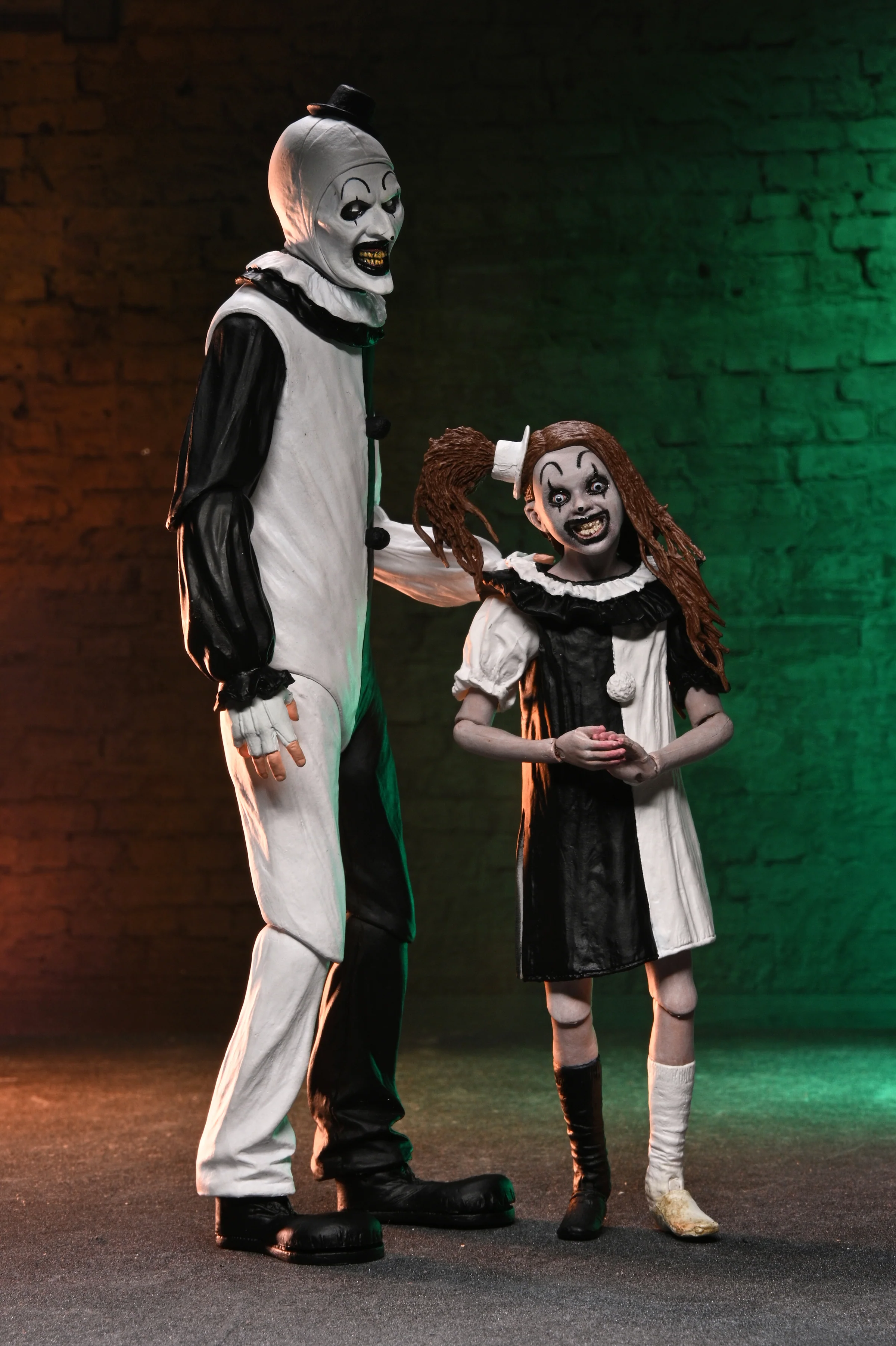 Terrifier 2 - Ultimate Art the Clown and The Little Pale Girl 7" Scale Action Figure 2-Pack (PRE-ORDER) - Image 3