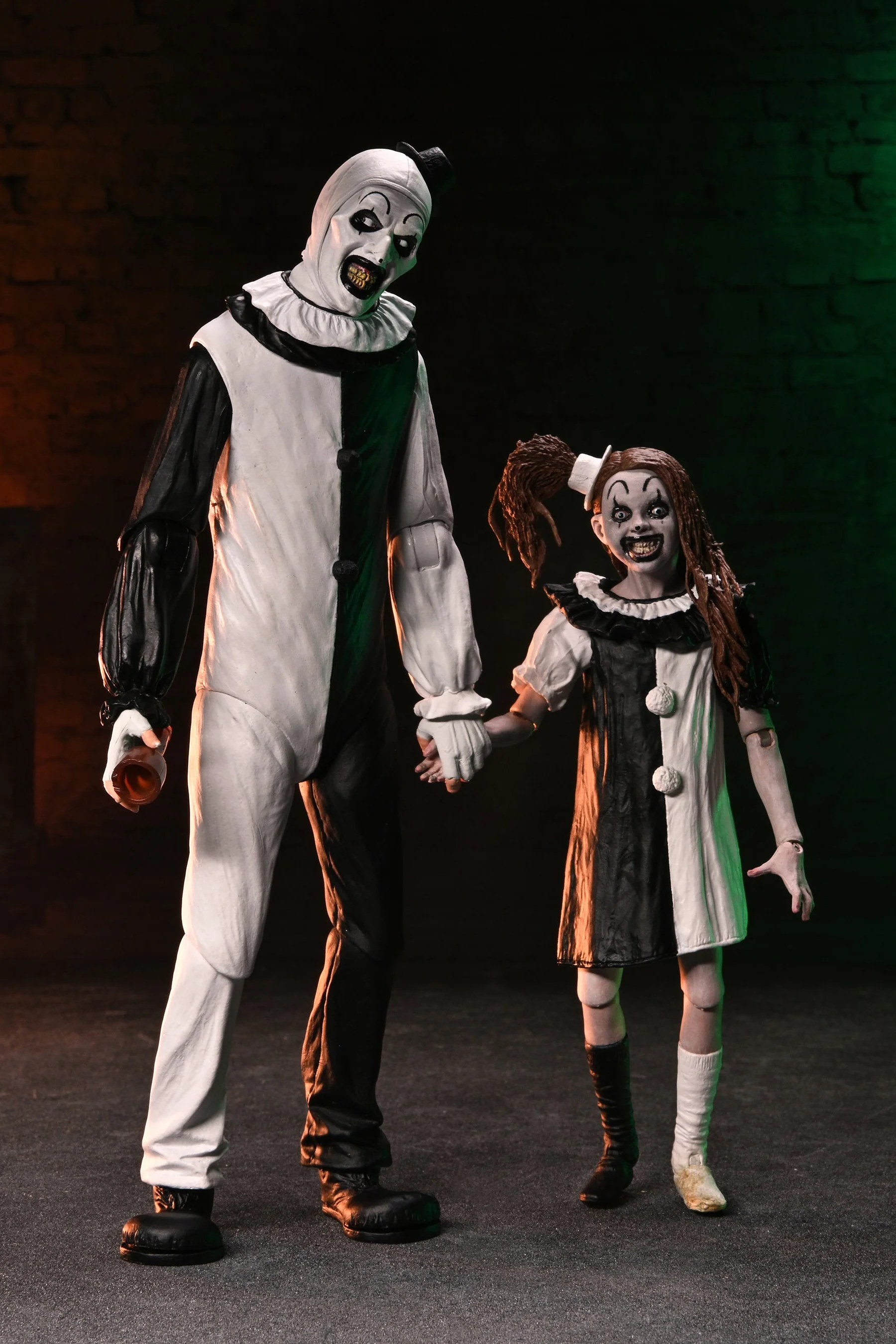 Terrifier 2 - Ultimate Art the Clown and The Little Pale Girl 7" Scale Action Figure 2-Pack (PRE-ORDER) - Image 5