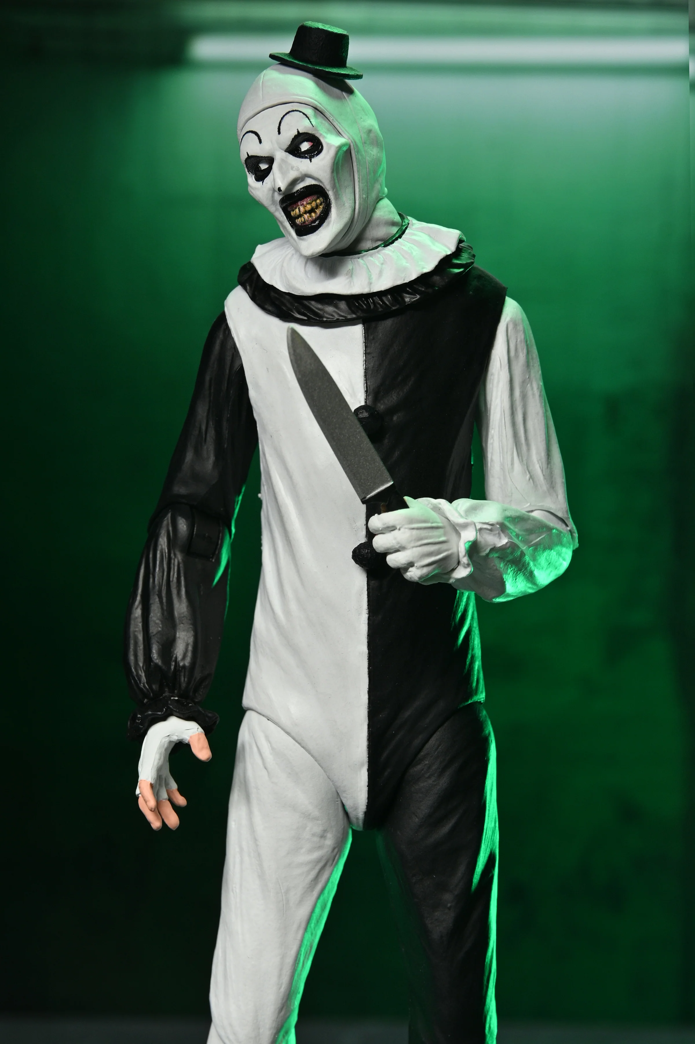 Terrifier 2 - Ultimate Art the Clown and The Little Pale Girl 7" Scale Action Figure 2-Pack (PRE-ORDER) - Image 8