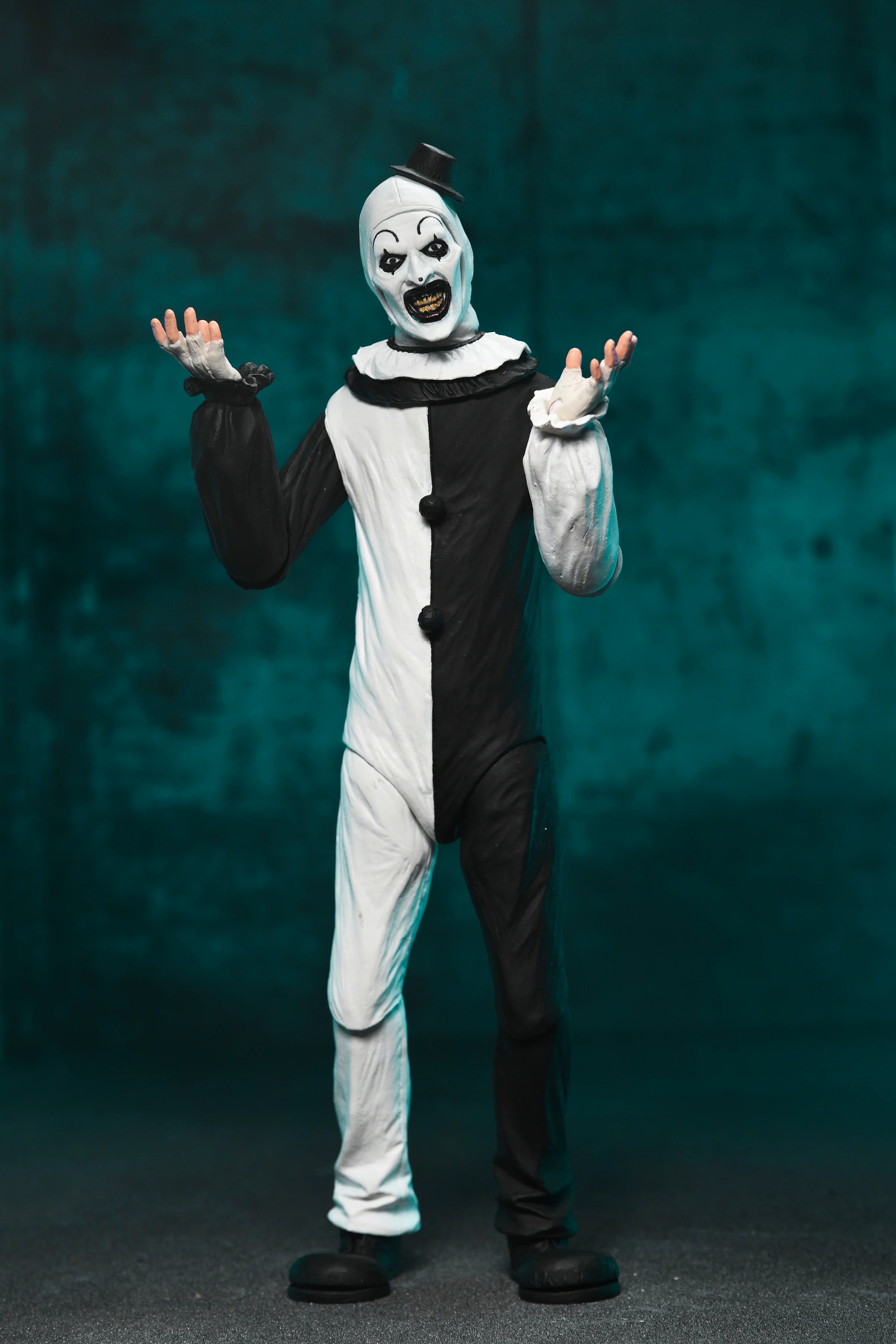 Terrifier - Ultimate Art the Clown 7" Scale Action Figure - Image 6