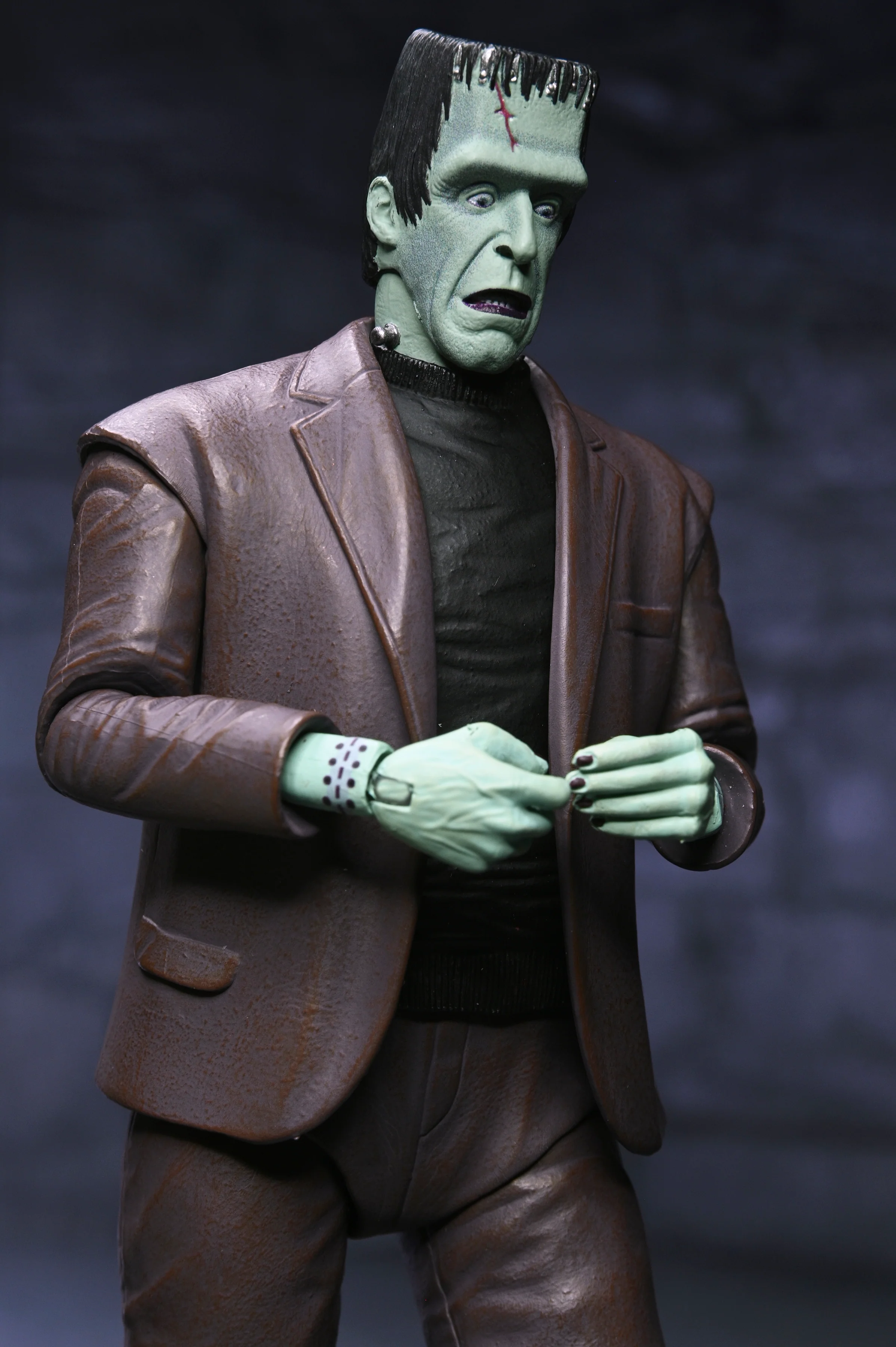 The Munsters (TV Series) - Ultimate Herman Munster 7” Scale Action Figure - Image 4
