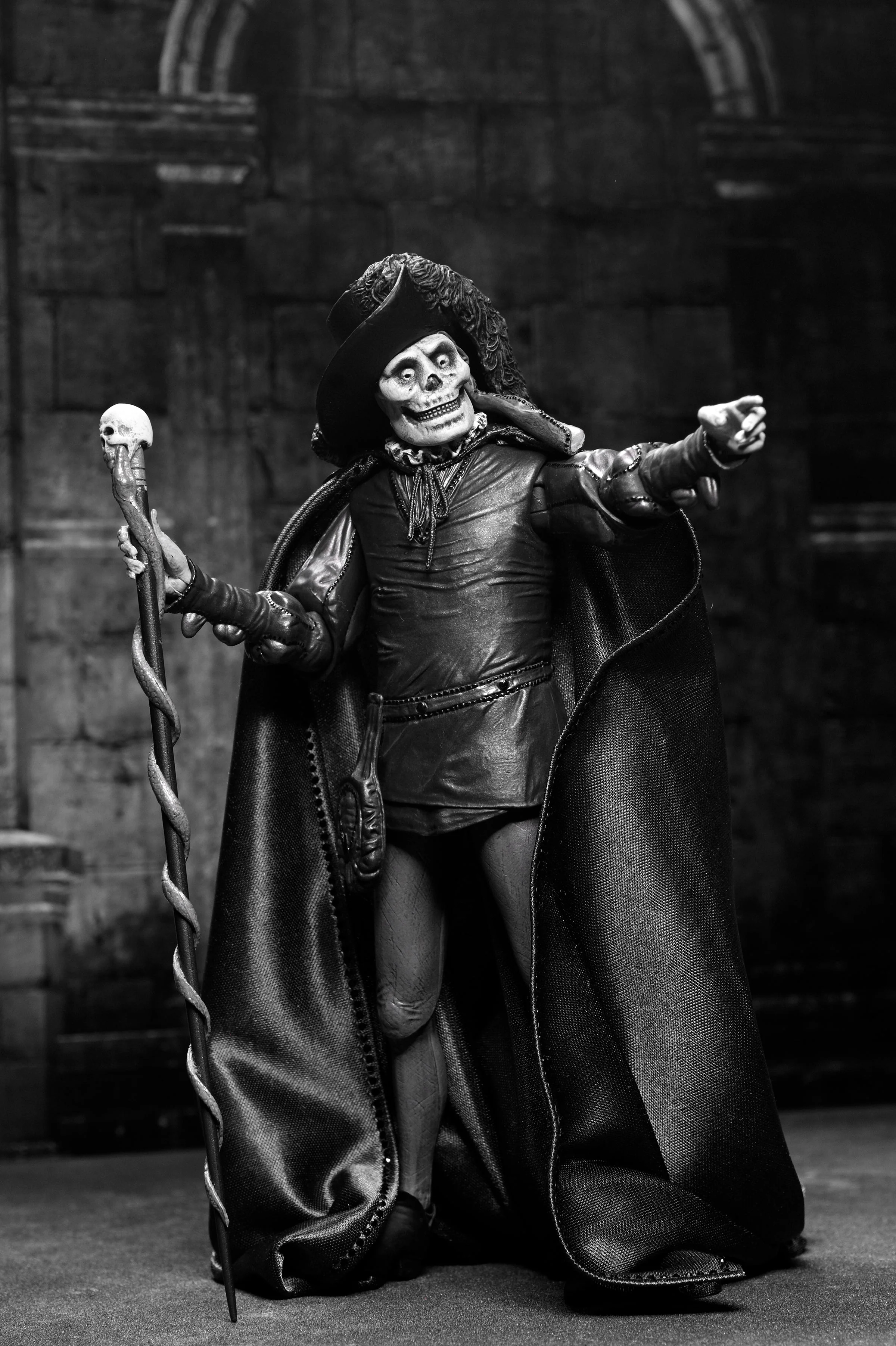 The Phantom of the Opera (1925) - Phantom of the Opera "Masque of the Red Death" 7" Scale Action Figure (Black & White) - Image 9