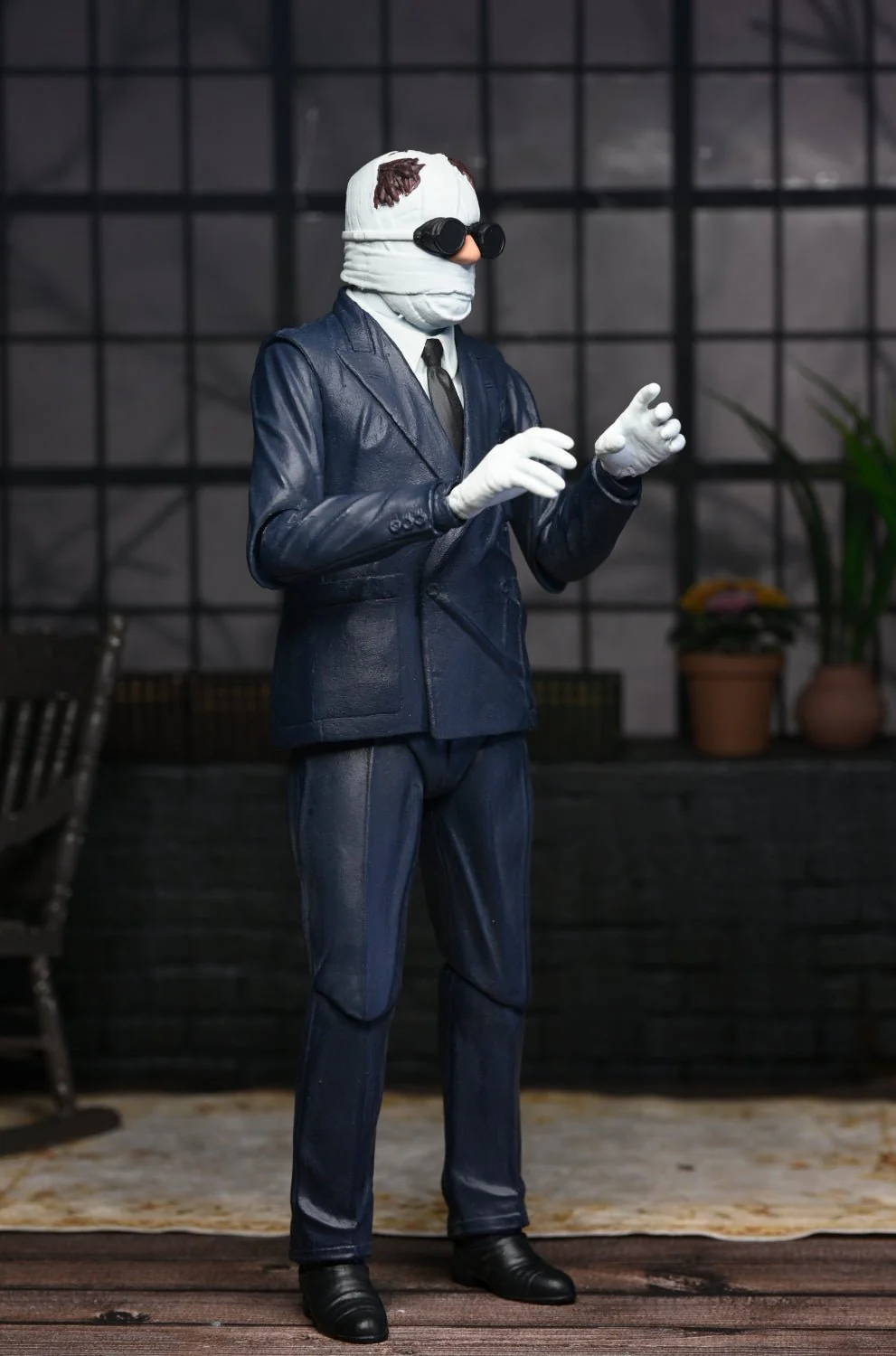 Universal Monsters – Glow-in-the-Dark Retro Invisible Man 7” Scale Action Figure (2024 Con Exclusive) - Image 3