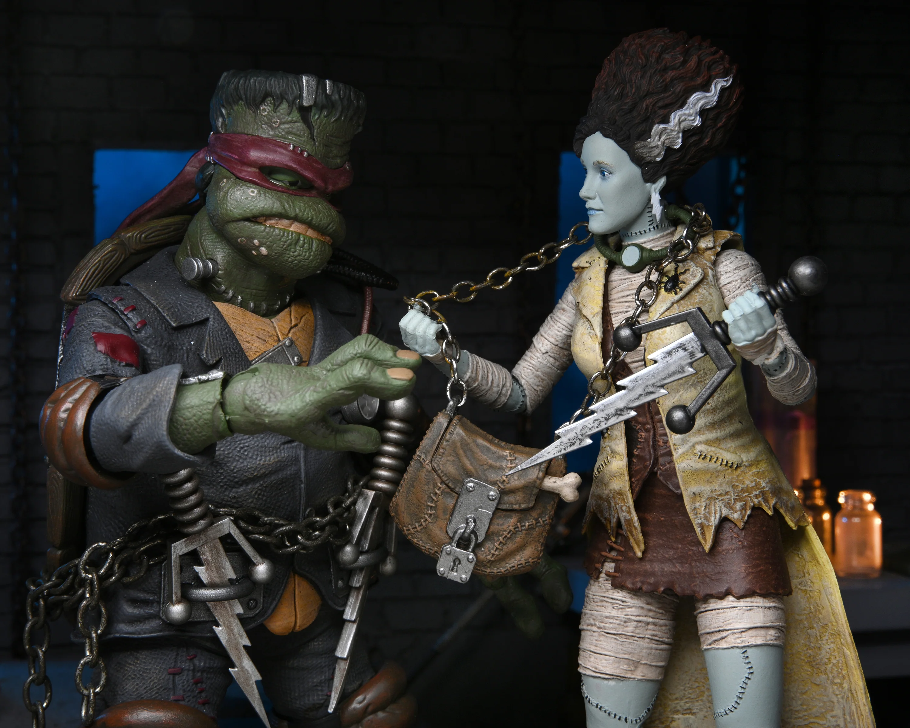 Universal Monsters x Teenage Mutant Ninja Turtles - April as The Bride of Frankenstein 7â Scale Action Figure - Image 10
