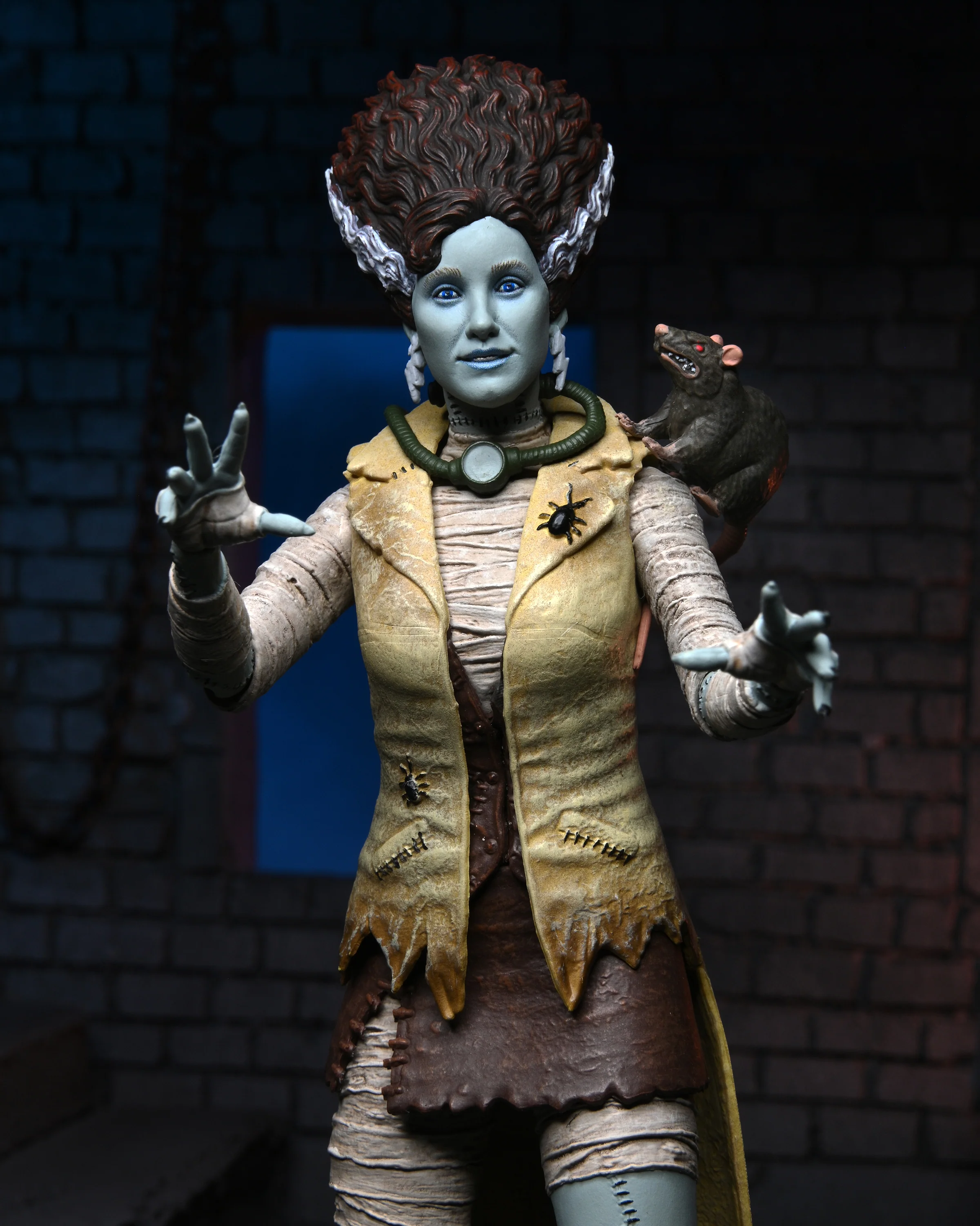 Universal Monsters x Teenage Mutant Ninja Turtles - April as The Bride of Frankenstein 7â Scale Action Figure - Image 3
