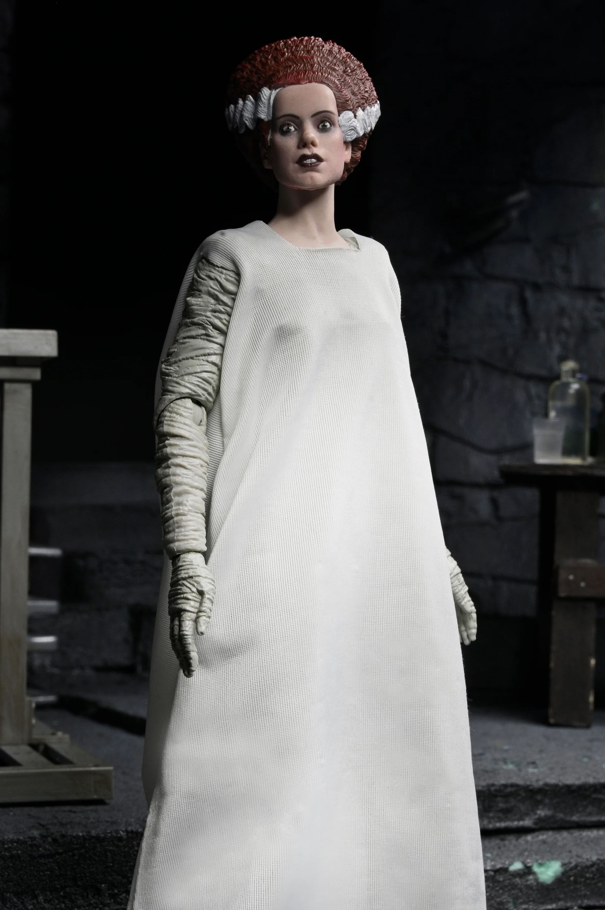 Universal Monsters - The Bride of Frankenstein 90th Anniversary The Monster and His Bride 7ā Scale Action Figure 2-Pack (PRE-ORDER) - Image 6