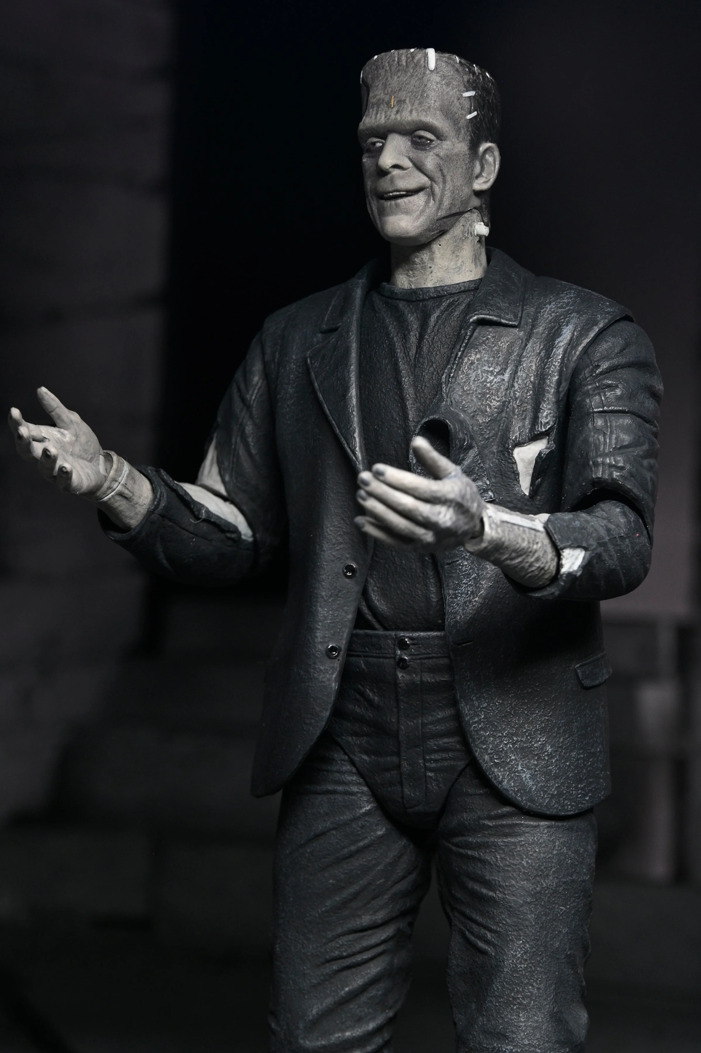 Universal Monsters - The Bride of Frankenstein 90th Anniversary The Monster and His Mate 7" Scale Action Figure 2-Pack (Black & White) - Image 4