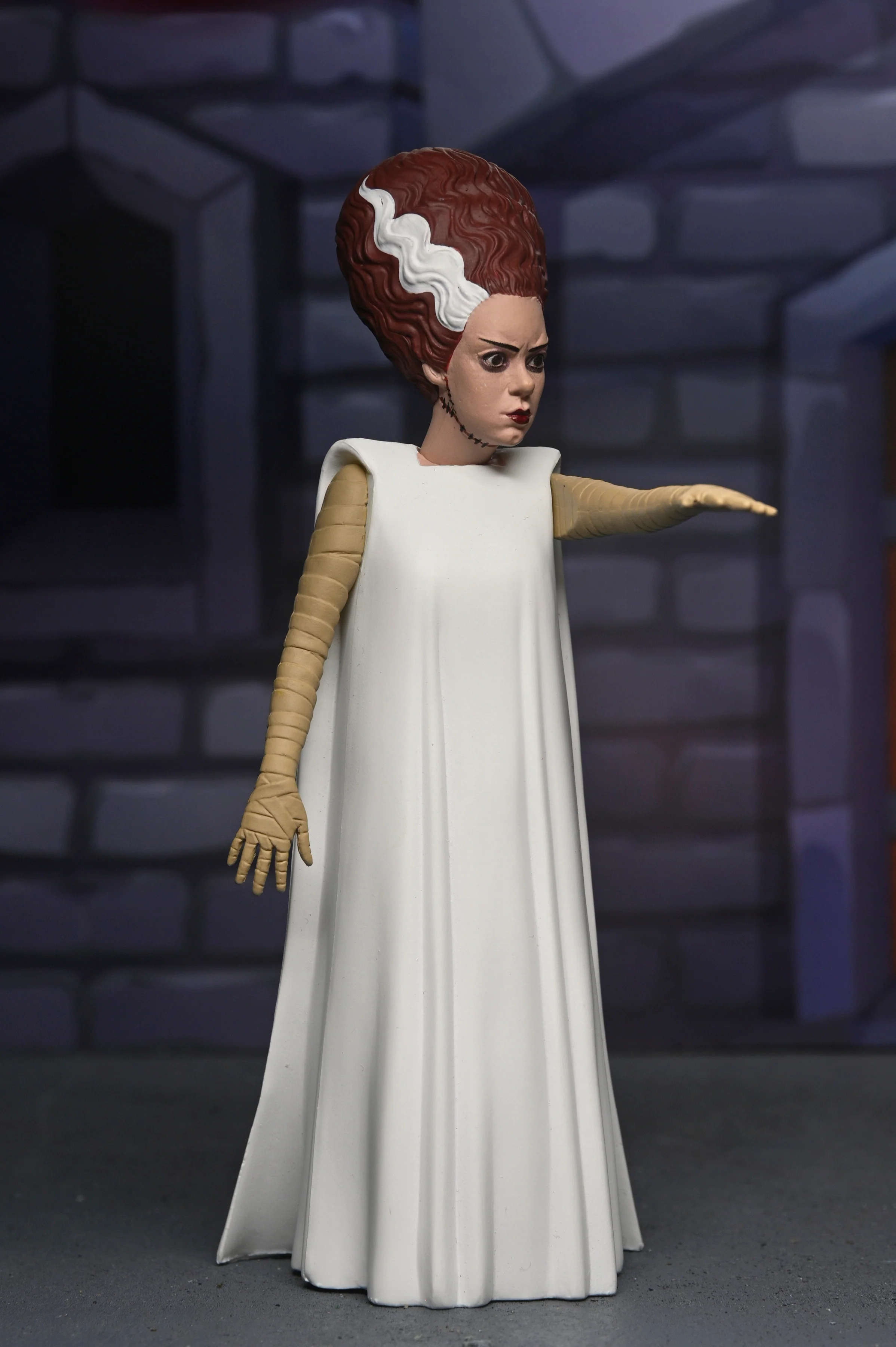 Universal Monsters - Toony Terrors Bride of Frankenstein 6” Scale Action Figure (Series 12) - Image 3