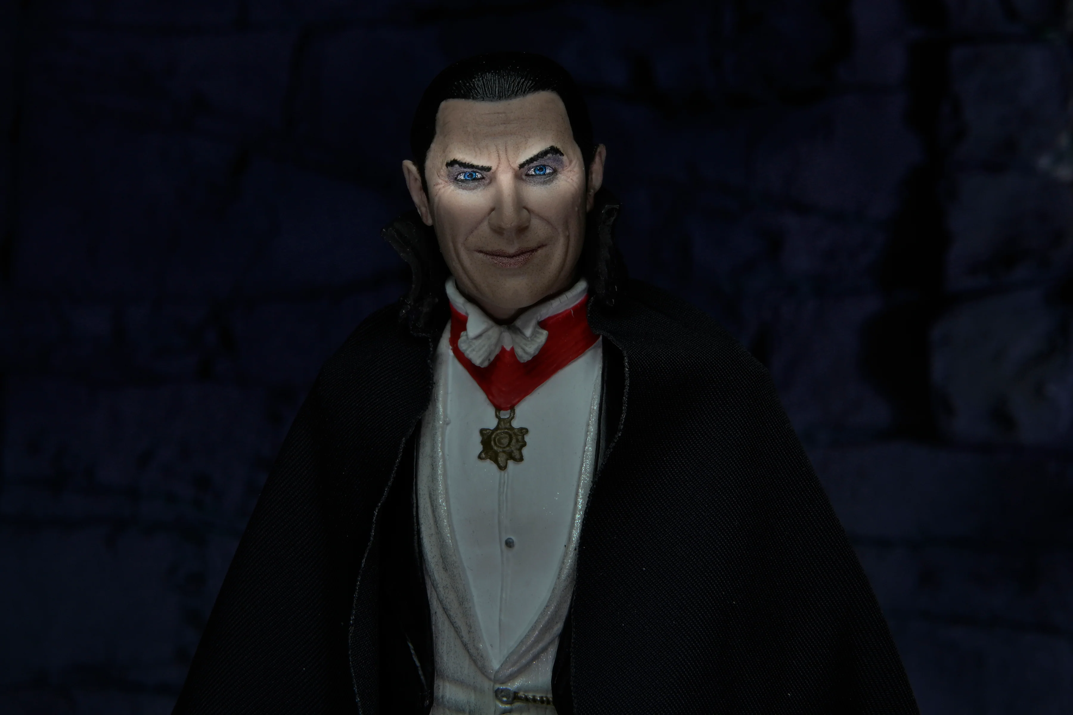 Universal Monsters - Ultimate Dracula (Transylvania) 7" Scale Action Figure - Image 18