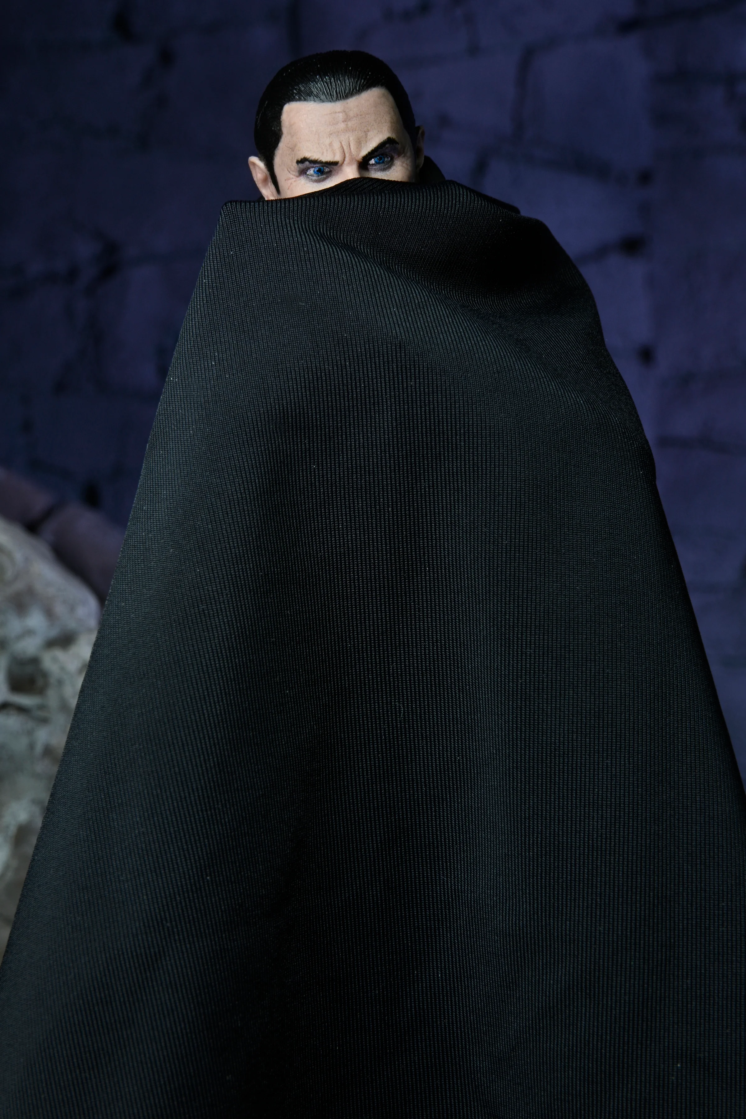 Universal Monsters - Ultimate Dracula (Transylvania) 7" Scale Action Figure - Image 19