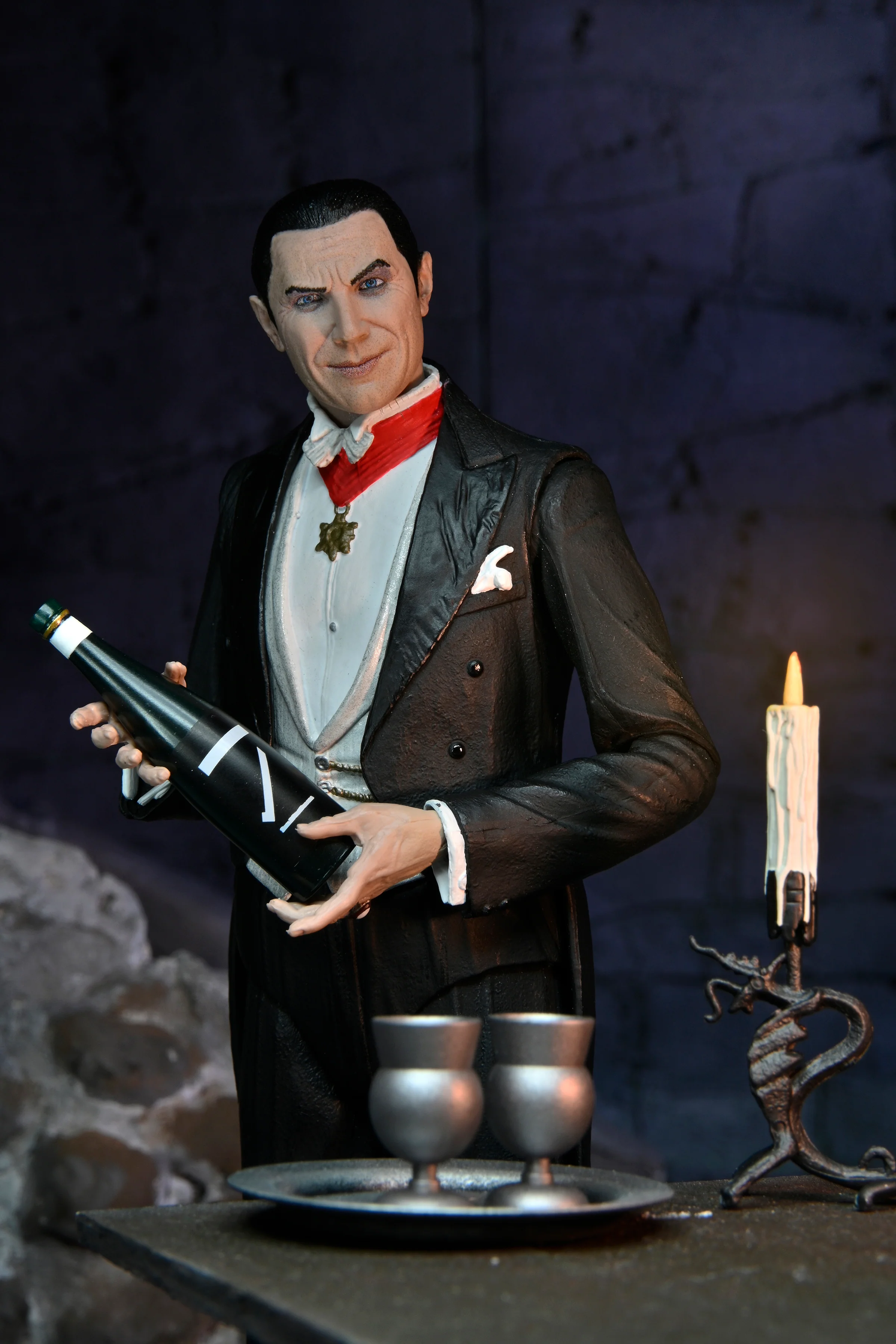 Universal Monsters - Ultimate Dracula (Transylvania) 7" Scale Action Figure - Image 12