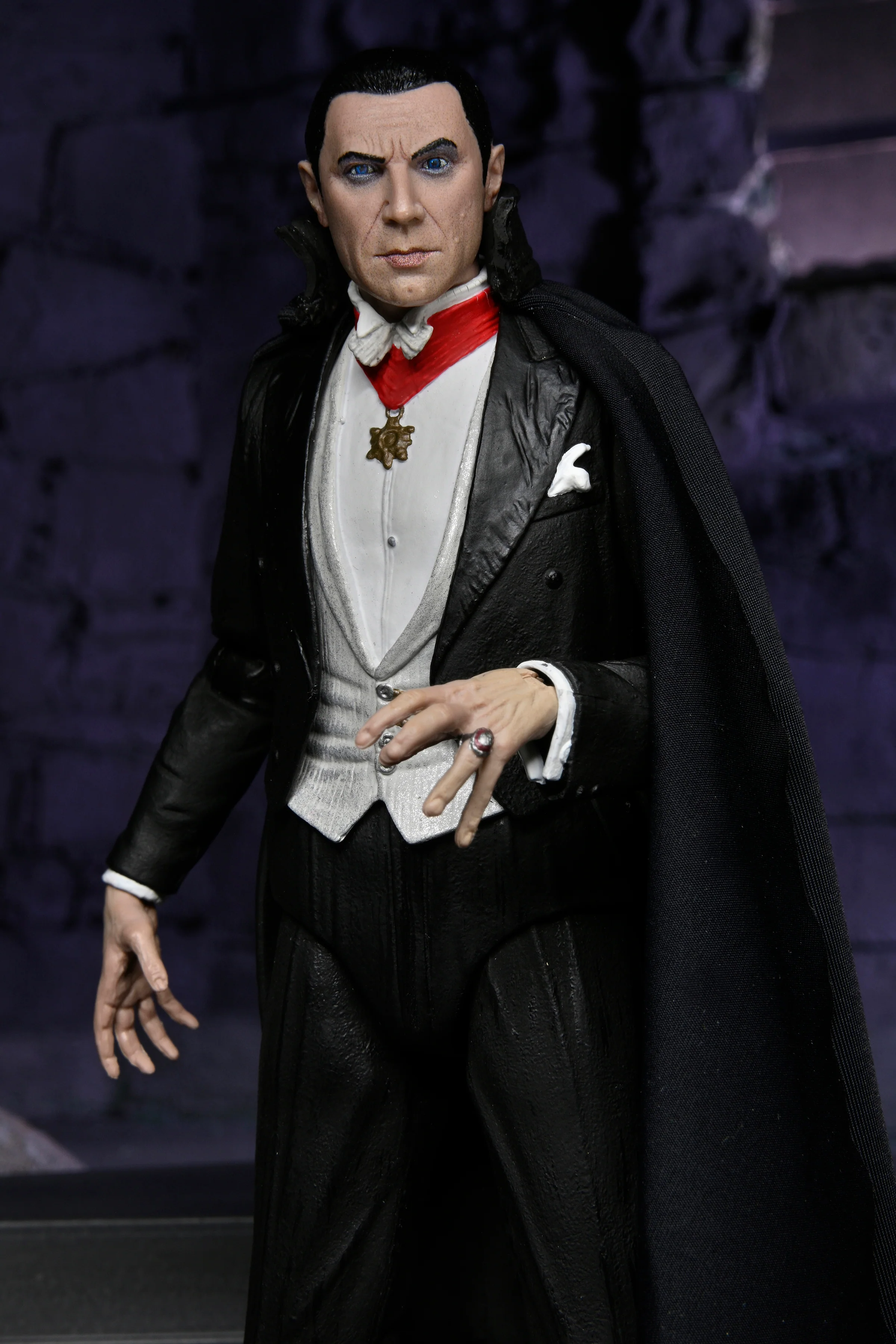 Universal Monsters - Ultimate Dracula (Transylvania) 7" Scale Action Figure - Image 20